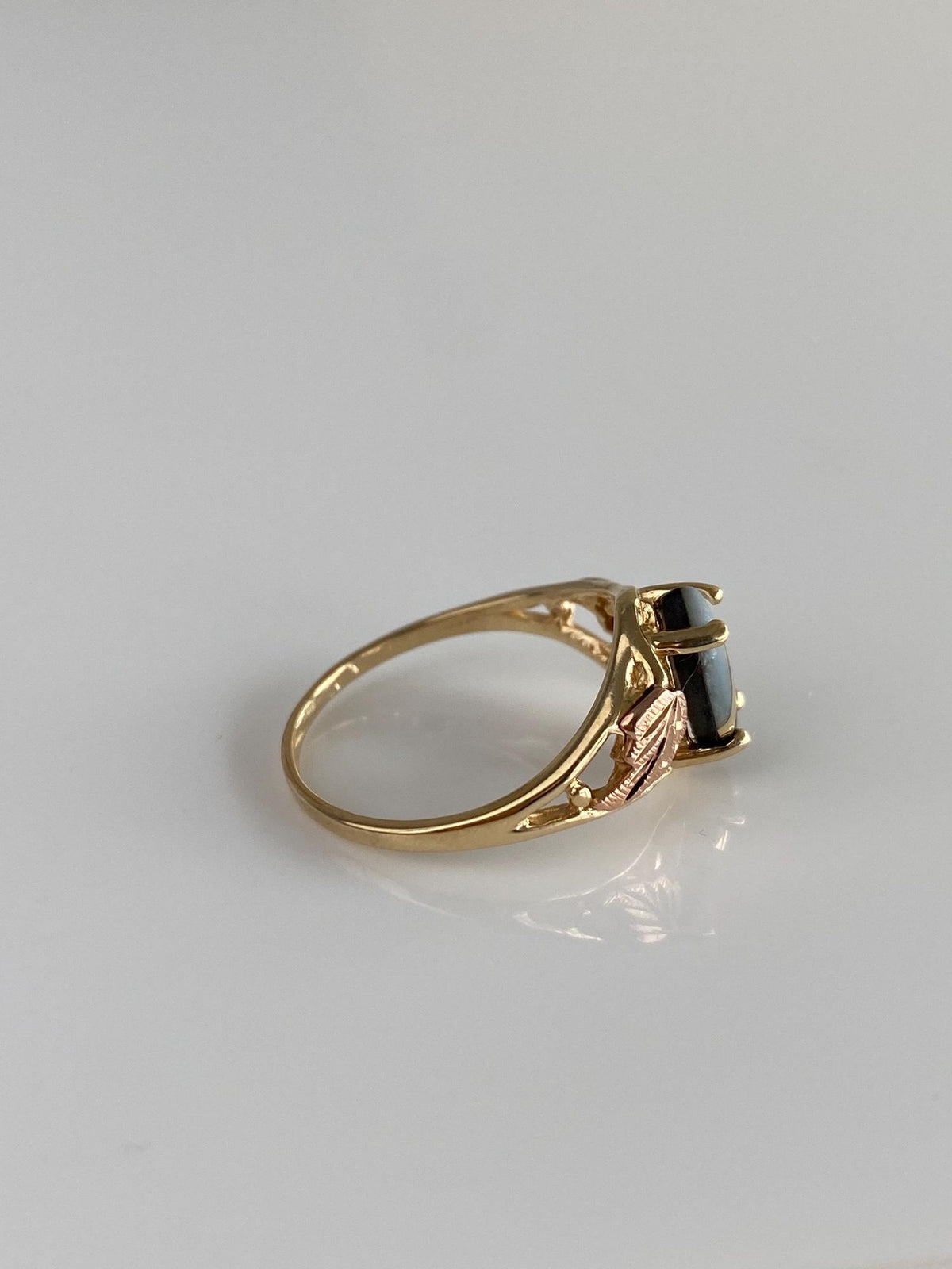 Vintage Solid 10k Black Hills Gold Marquis Onyx Mother of Pearl Inlay Leaves Ring - Size 5.75