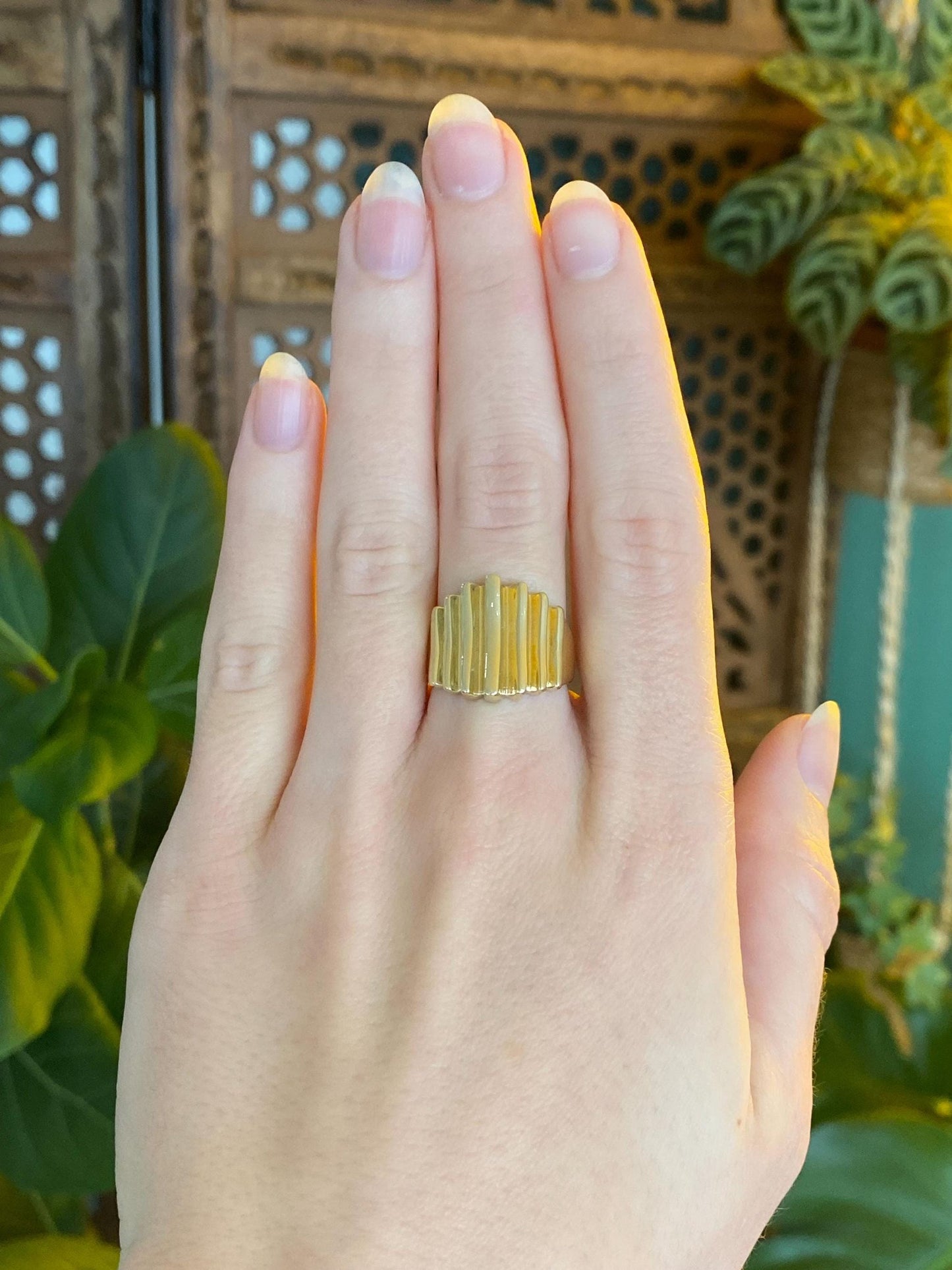 Vintage Solid 14k Yellow Gold Fluted Saddle Ring - Size 6.25