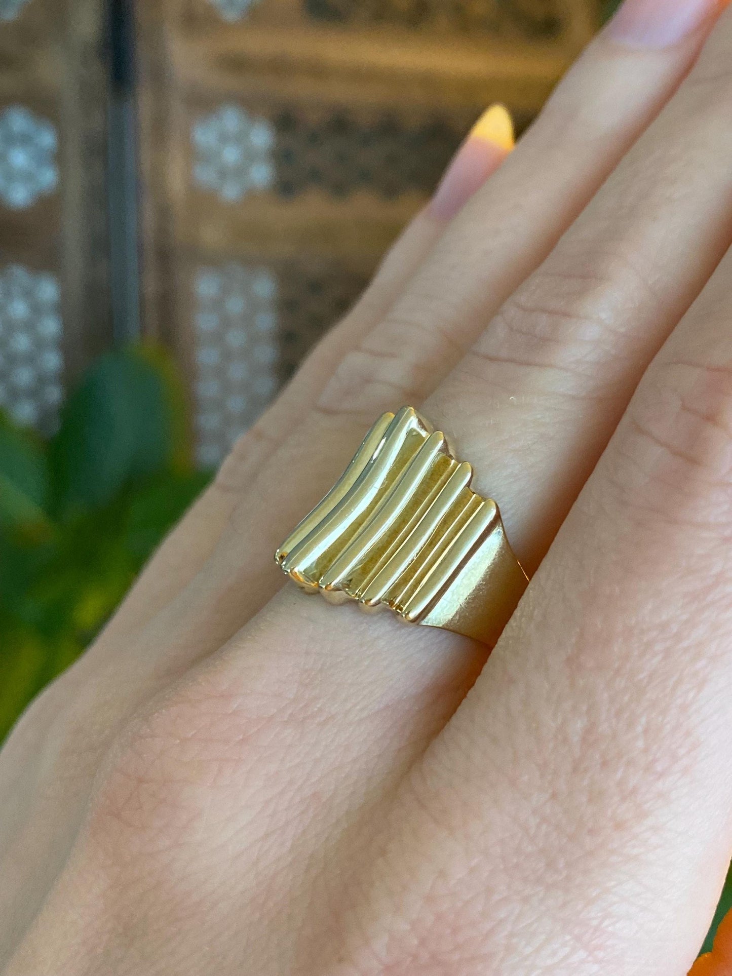 Vintage Solid 14k Yellow Gold Fluted Saddle Ring - Size 6.25