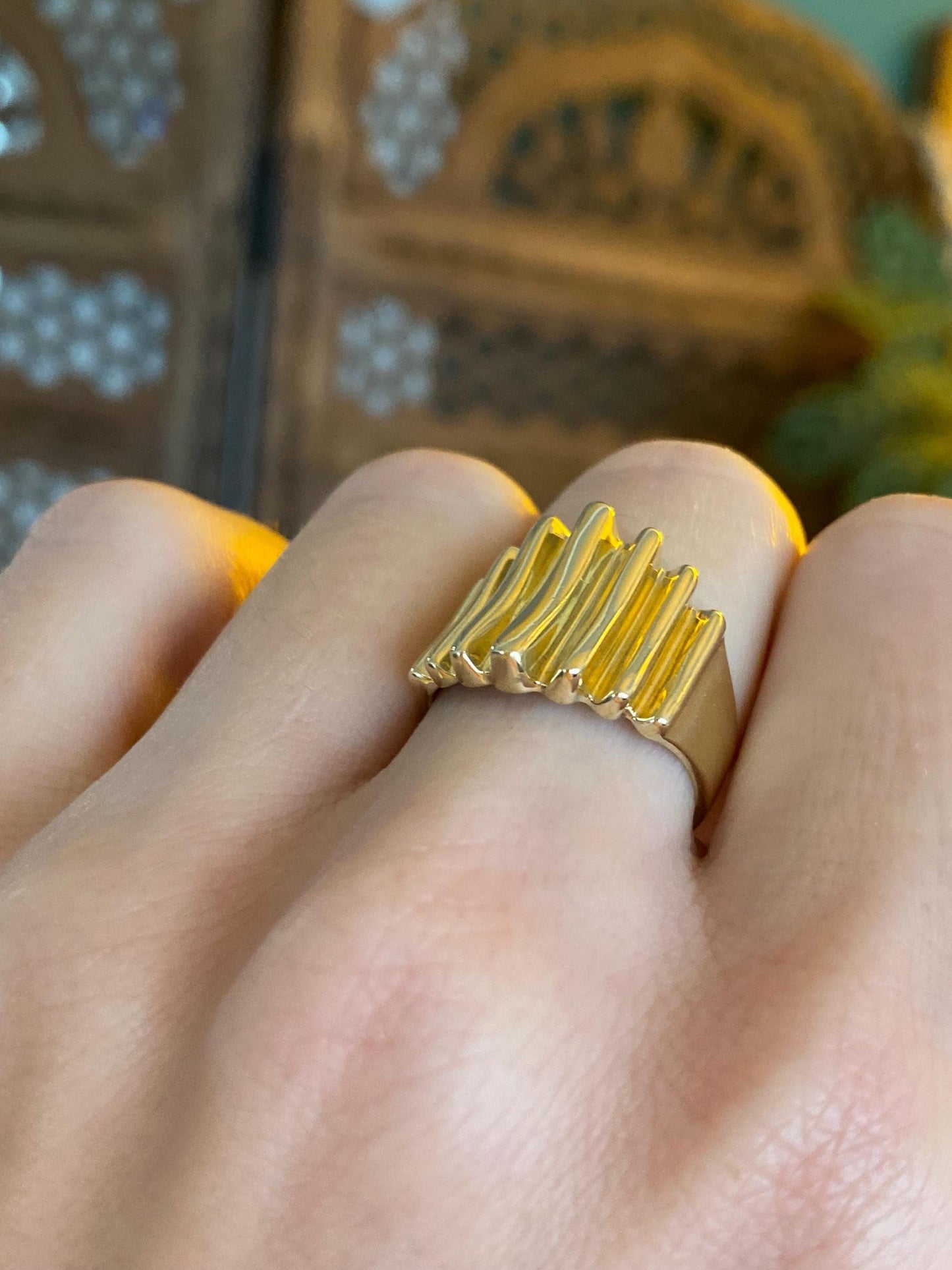 Vintage Solid 14k Yellow Gold Fluted Saddle Ring - Size 6.25