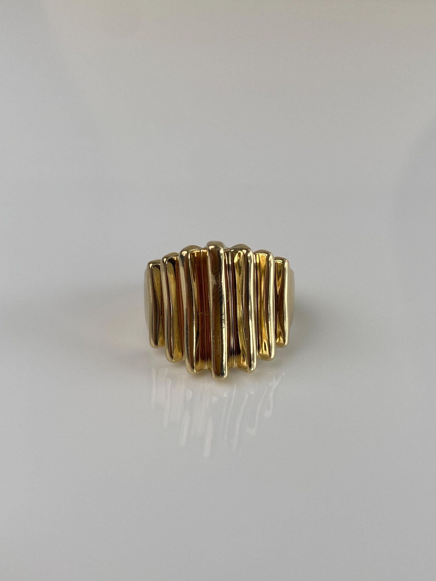 Vintage Solid 14k Yellow Gold Fluted Saddle Ring - Size 6.25