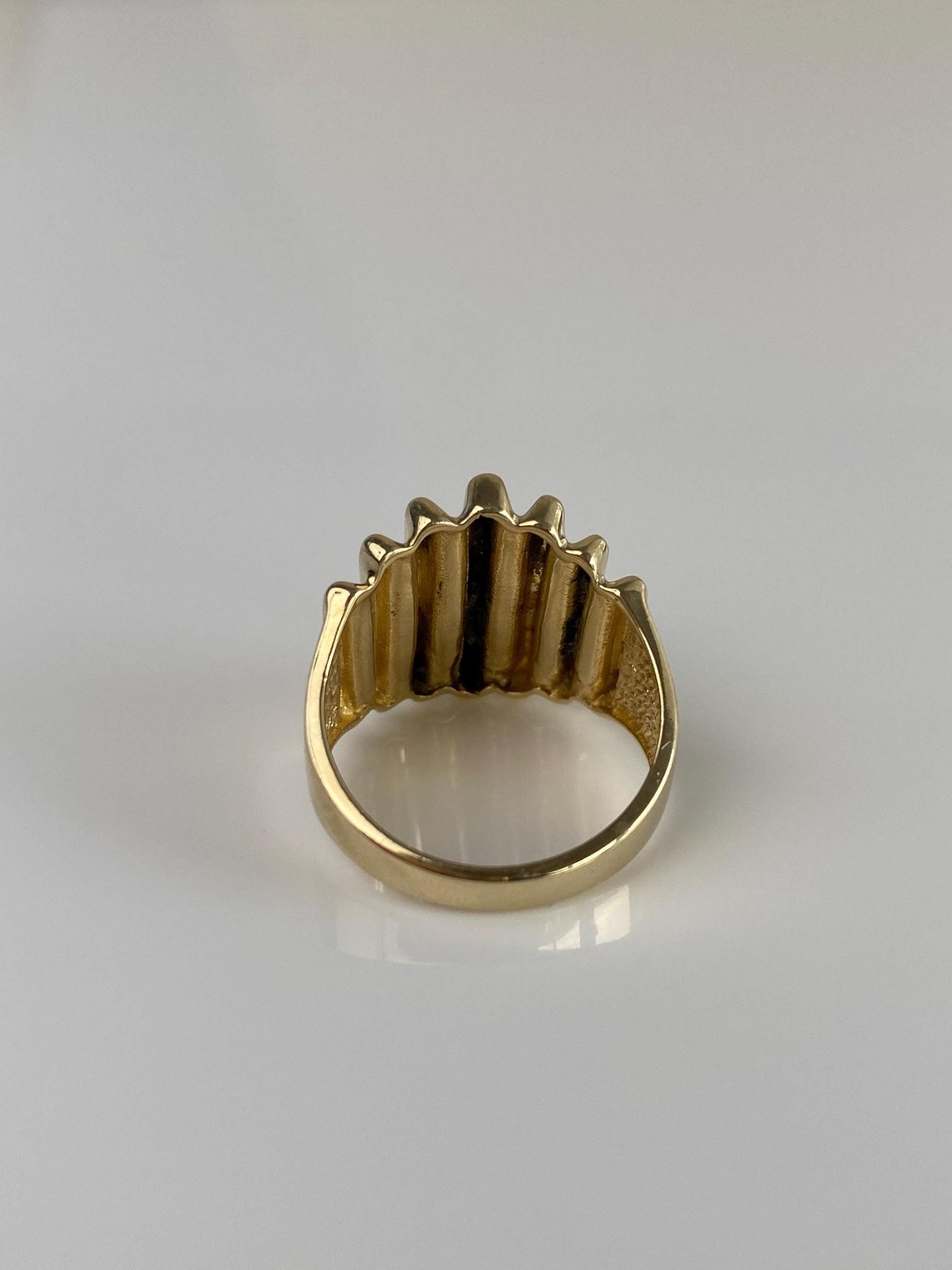 Vintage Solid 14k Yellow Gold Fluted Saddle Ring - Size 6.25