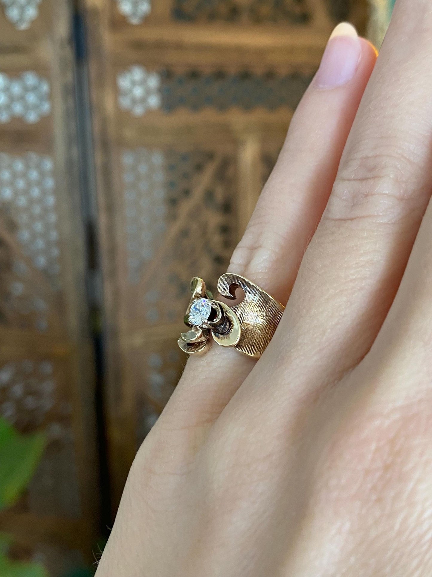 Vintage Solid 14k Yellow Gold Diamond Design Ring - Size 4.25