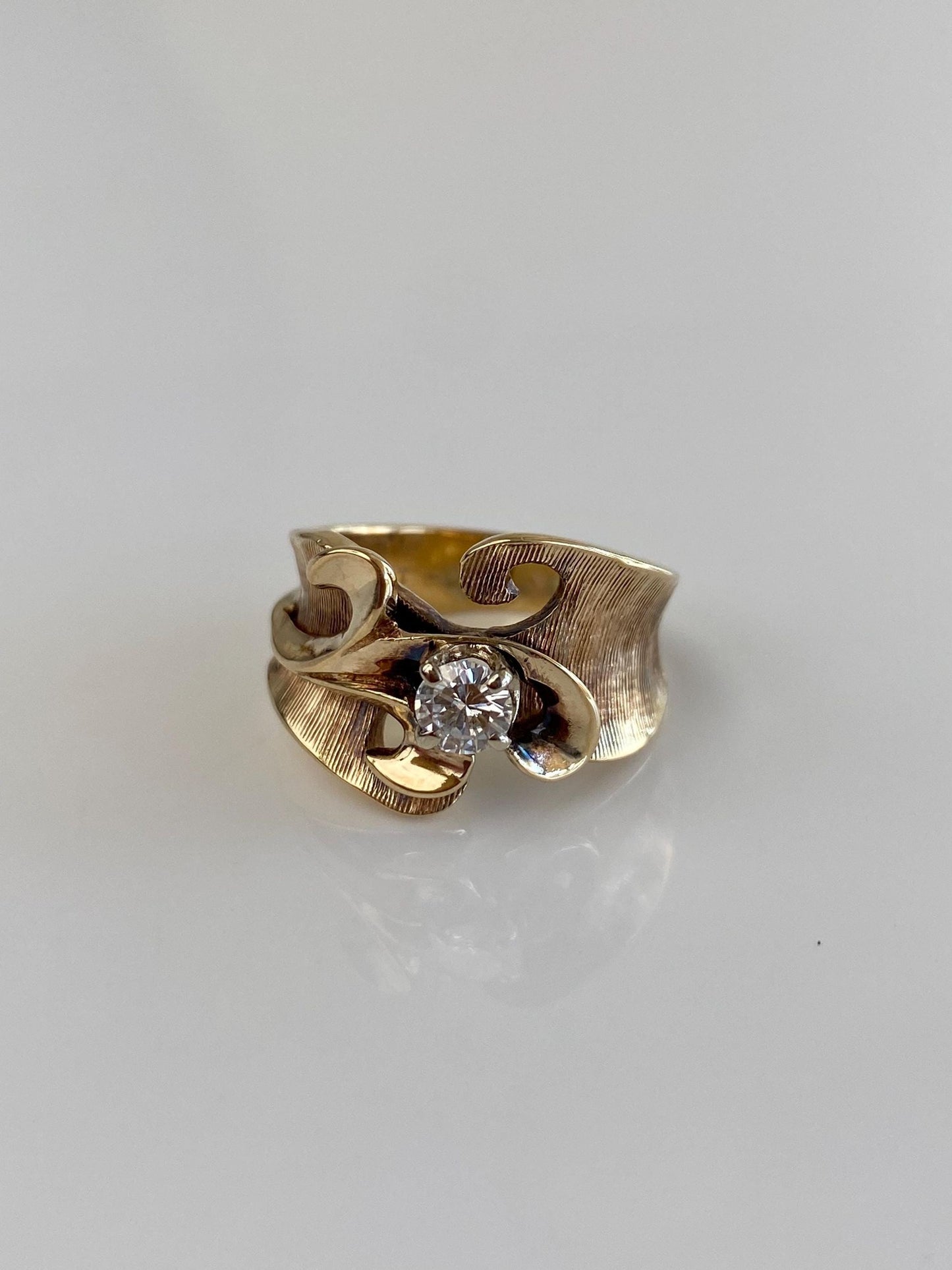 Vintage Solid 14k Yellow Gold Diamond Design Ring - Size 4.25