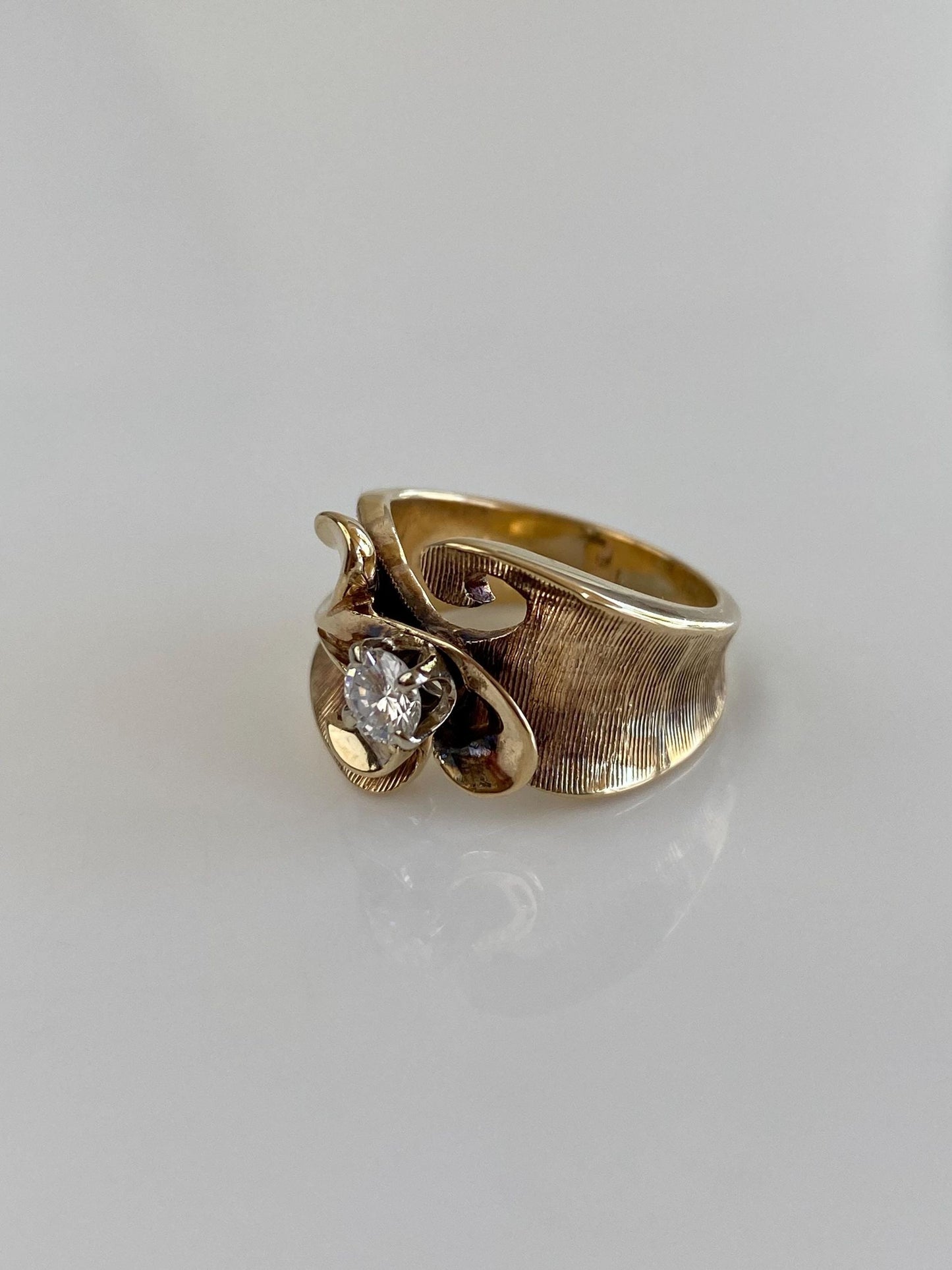 Vintage Solid 14k Yellow Gold Diamond Design Ring - Size 4.25