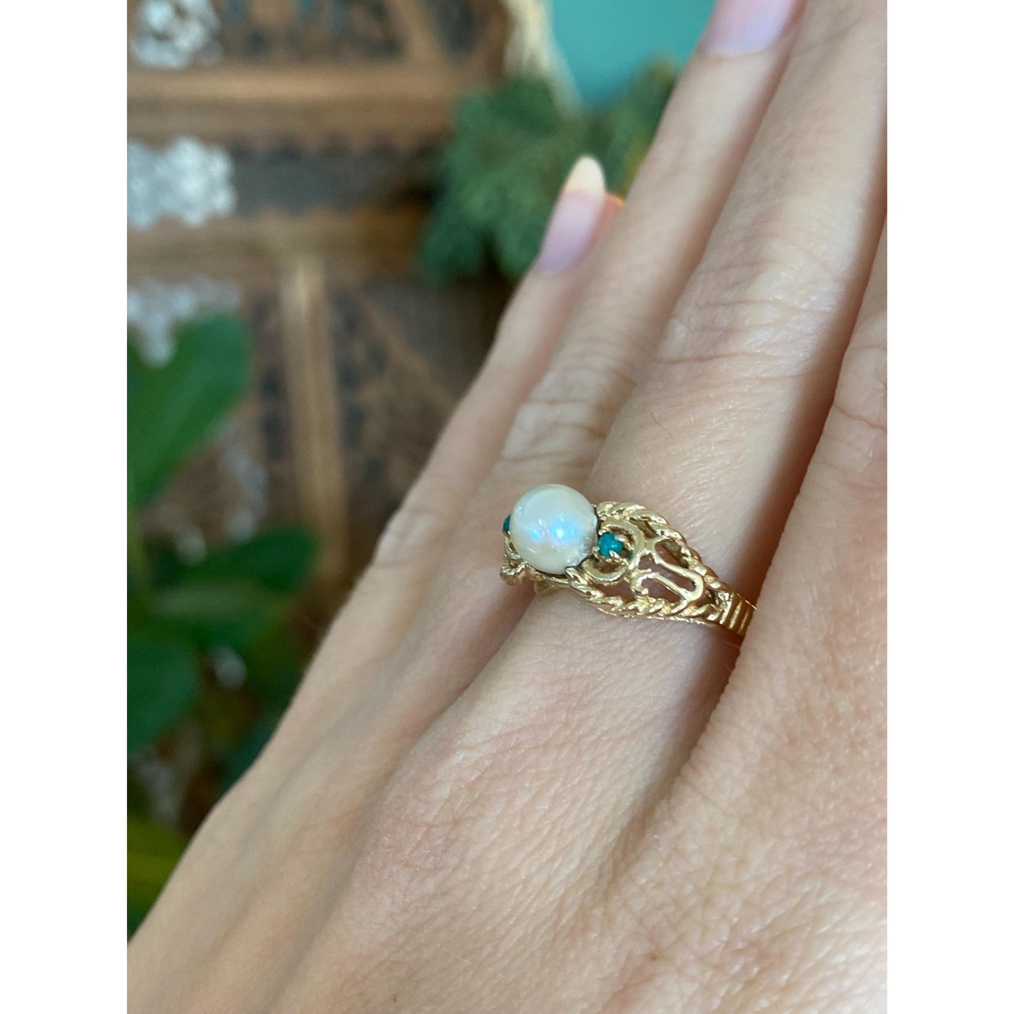 Vintage Solid 14k Yellow Gold Pearl Green Stone Rope Ring Band - Size 7.25