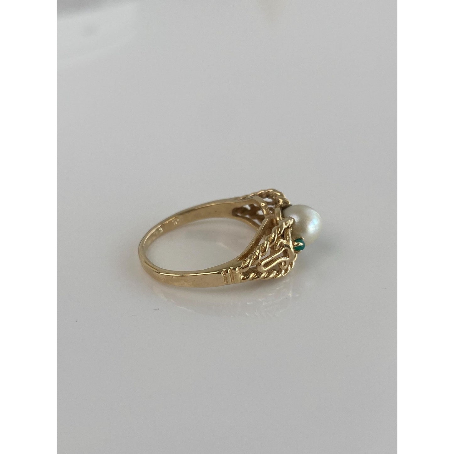 Vintage Solid 14k Yellow Gold Pearl Green Stone Rope Ring Band - Size 7.25