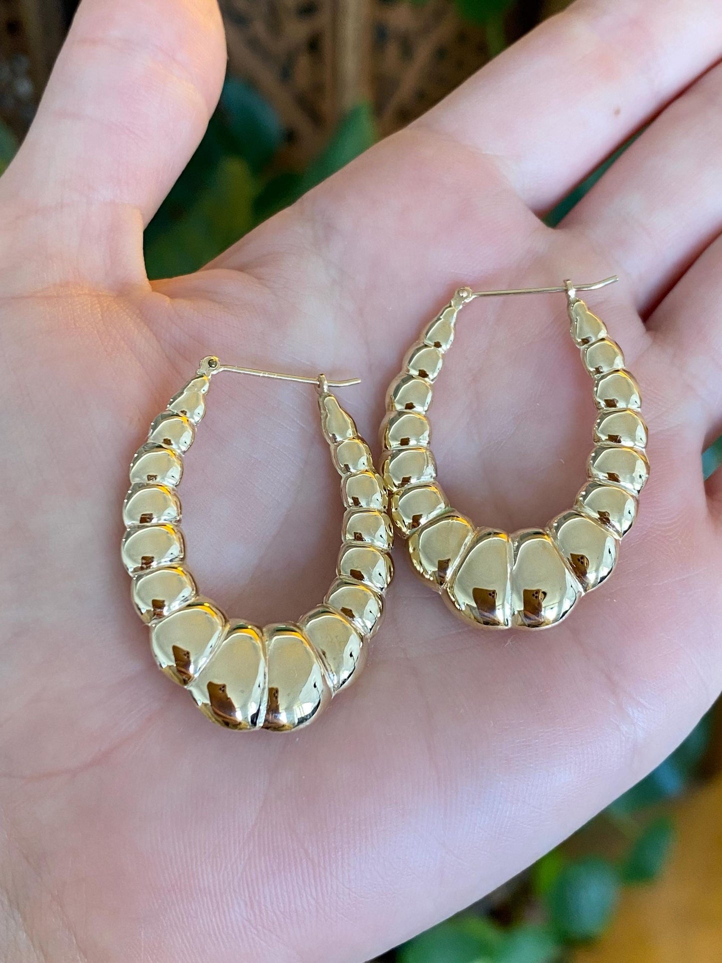 Vintage 14k Yellow Gold Large Oval Scalloped Hoop Earrings