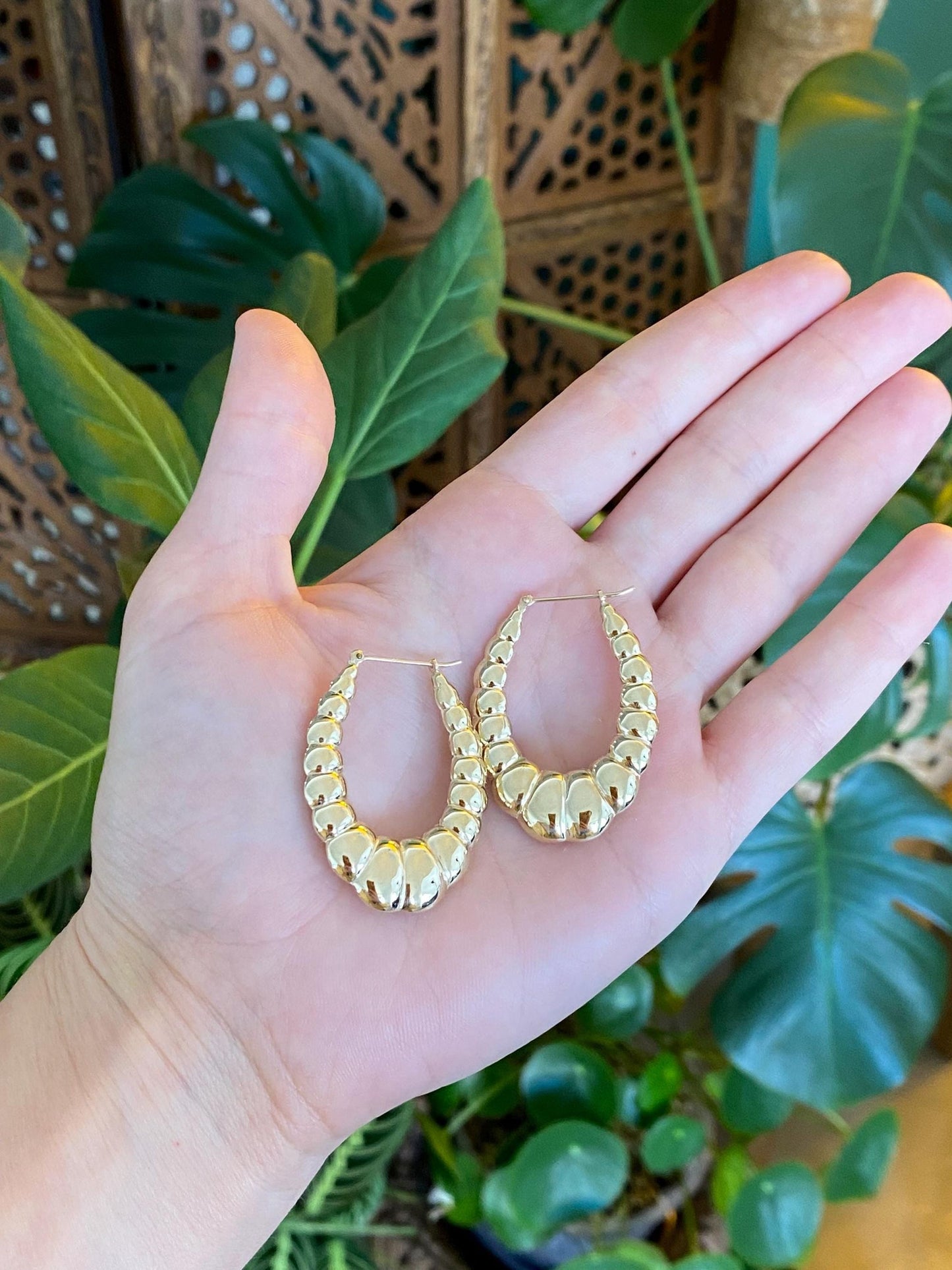 Vintage 14k Yellow Gold Large Oval Scalloped Hoop Earrings