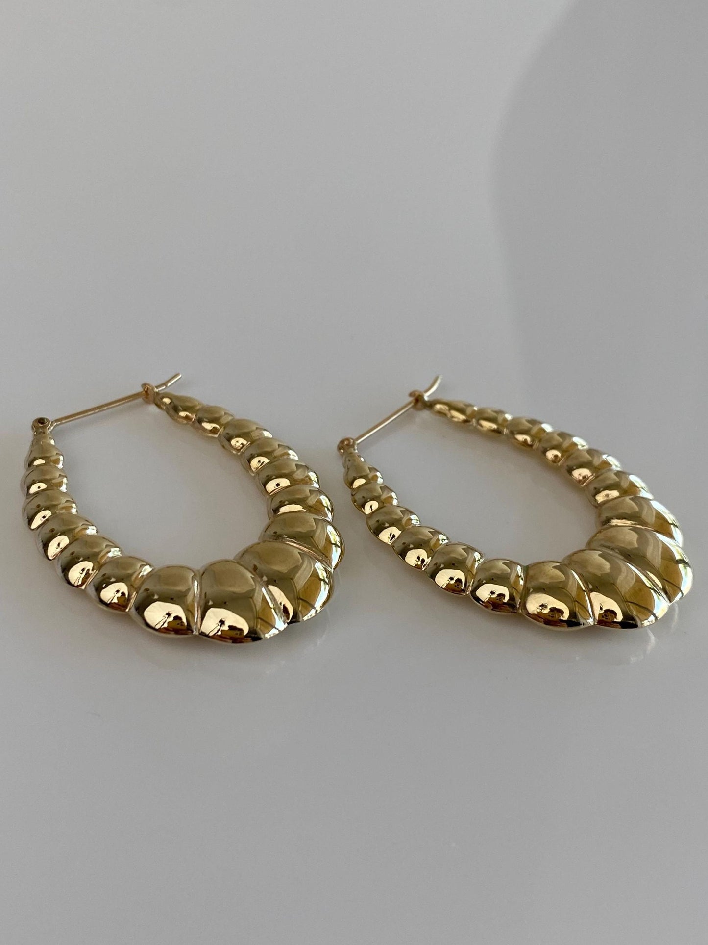 Vintage 14k Yellow Gold Large Oval Scalloped Hoop Earrings