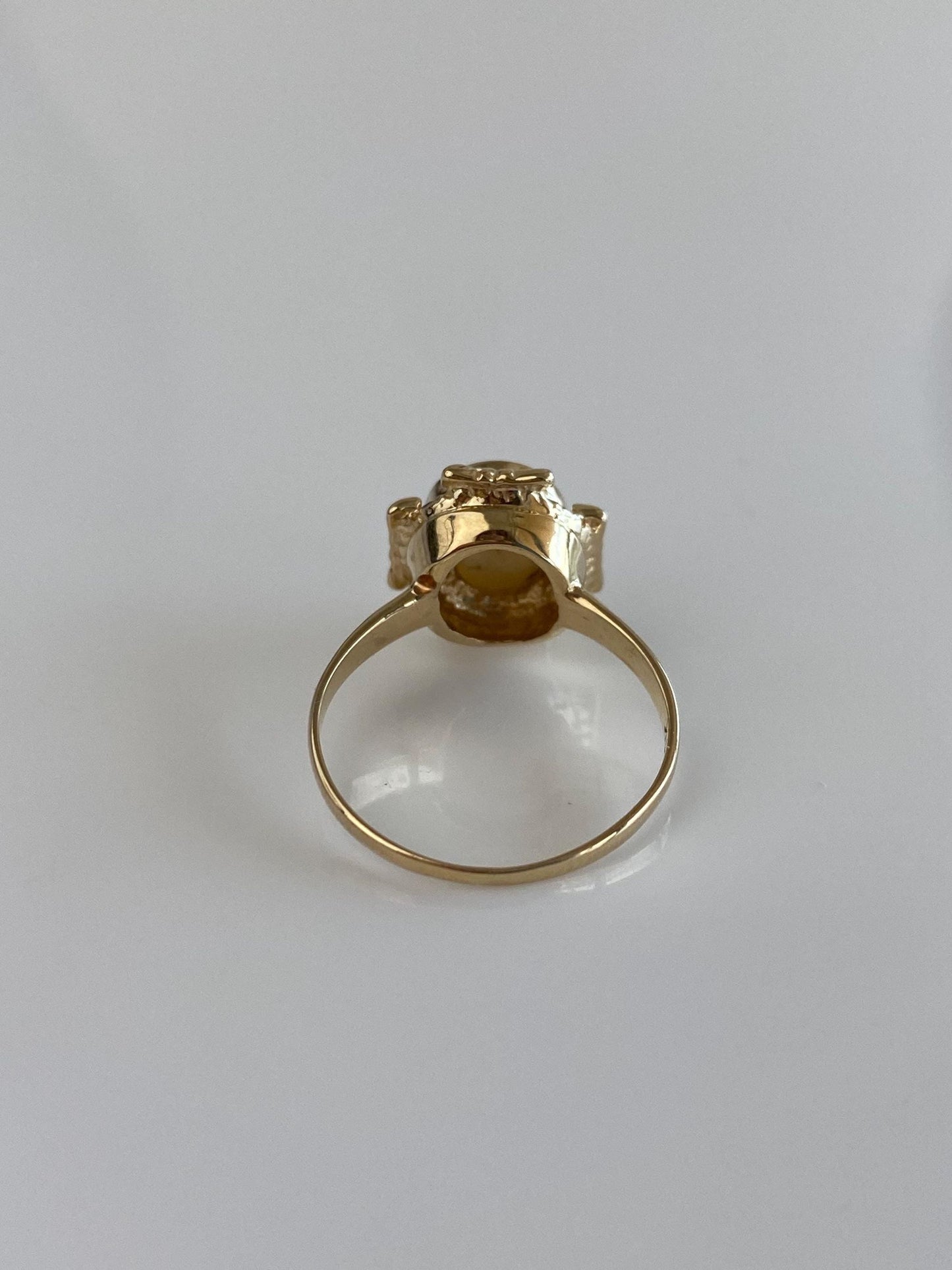 Vintage Solid 14k Yellow Gold Carved Sunflower Mother of Pearl Ring - Size 5.75