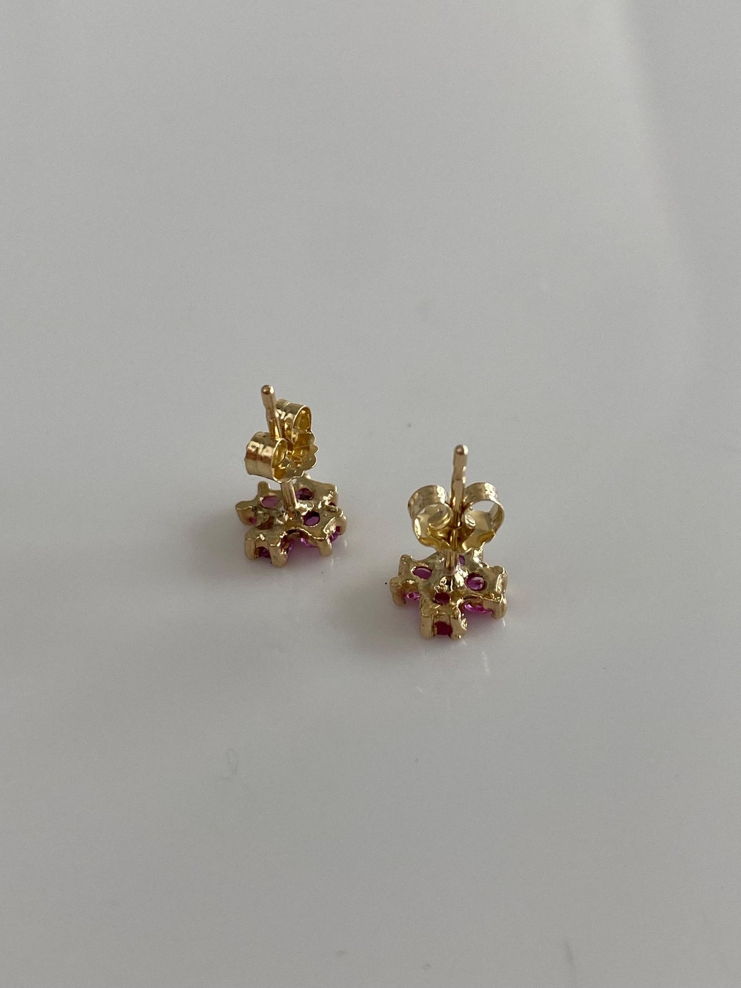 Vintage Solid 14k Yellow Gold Pink Sapphire Flower Stud Earrings