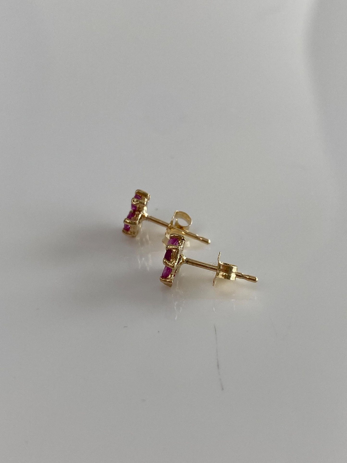 Vintage Solid 14k Yellow Gold Pink Sapphire Flower Stud Earrings
