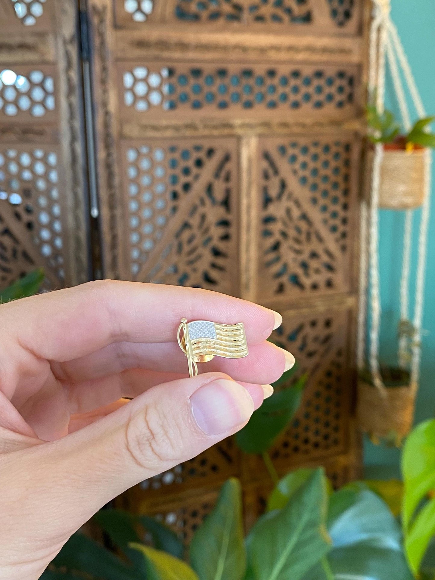 Vintage Solid 14k White & Yellow Gold American Flag Pin