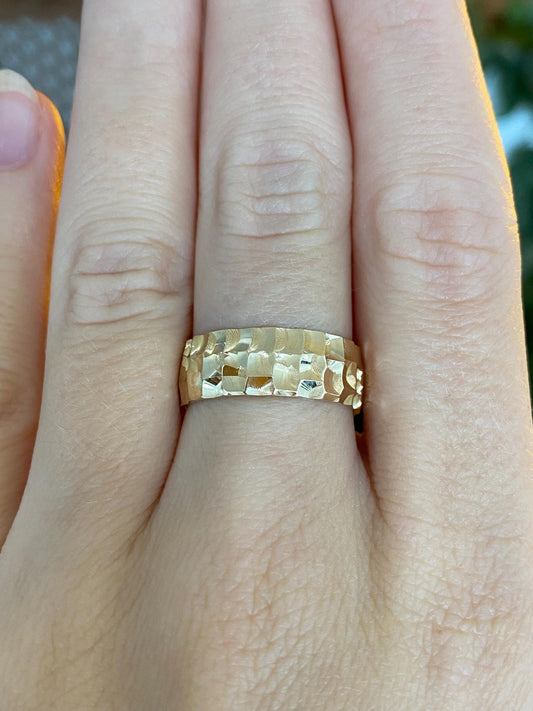 Vintage Solid 14k Yellow Gold Diamond Cut Ring Band - Size 7.25