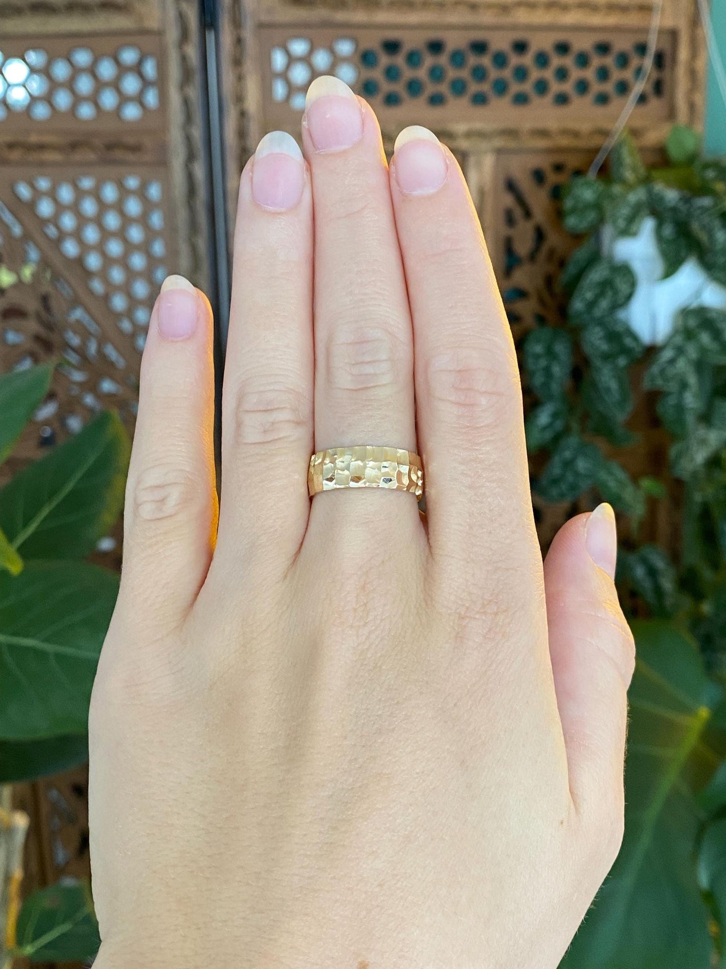 Vintage Solid 14k Yellow Gold Diamond Cut Ring Band - Size 7.25