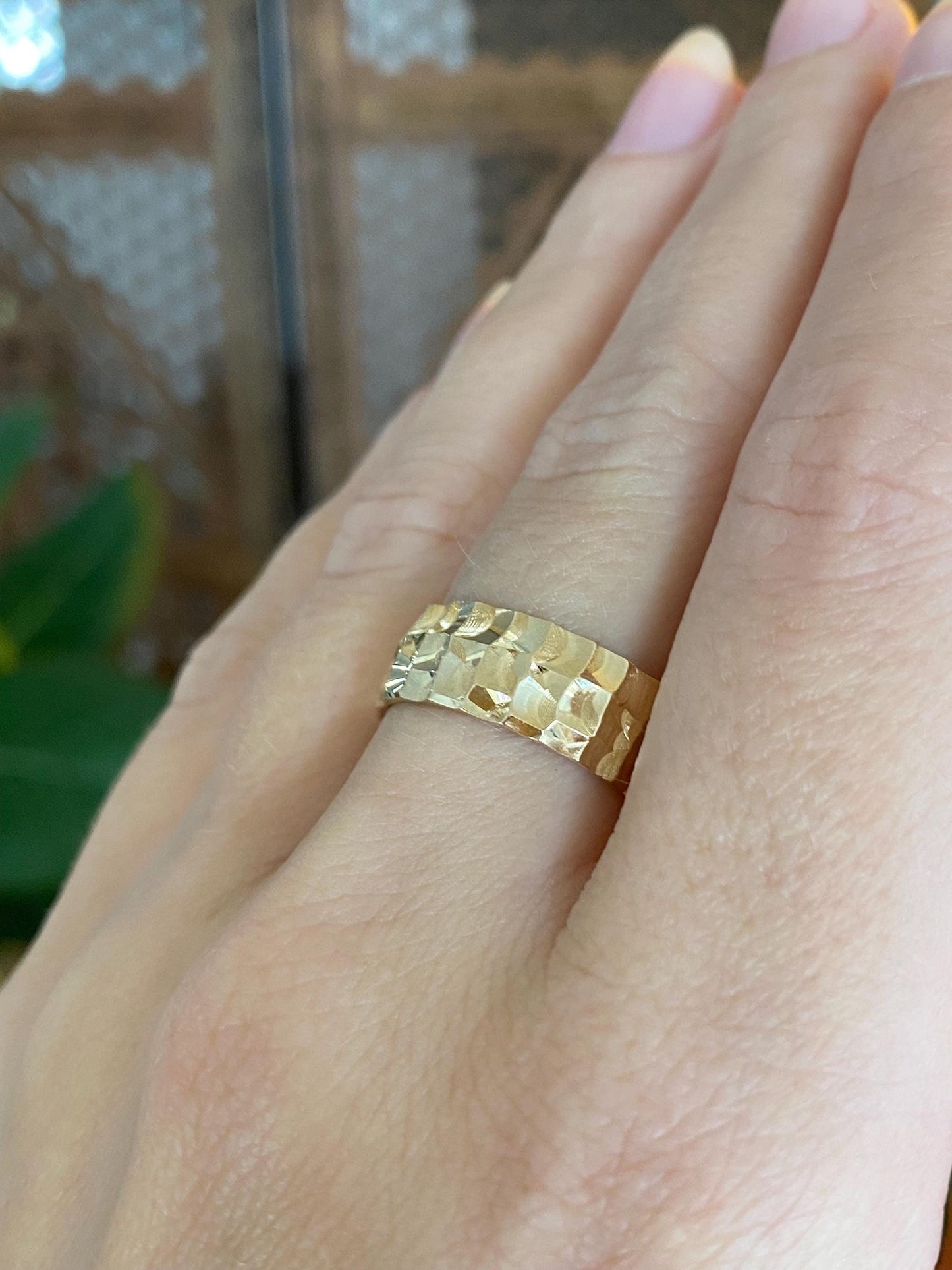 Vintage Solid 14k Yellow Gold Diamond Cut Ring Band - Size 7.25