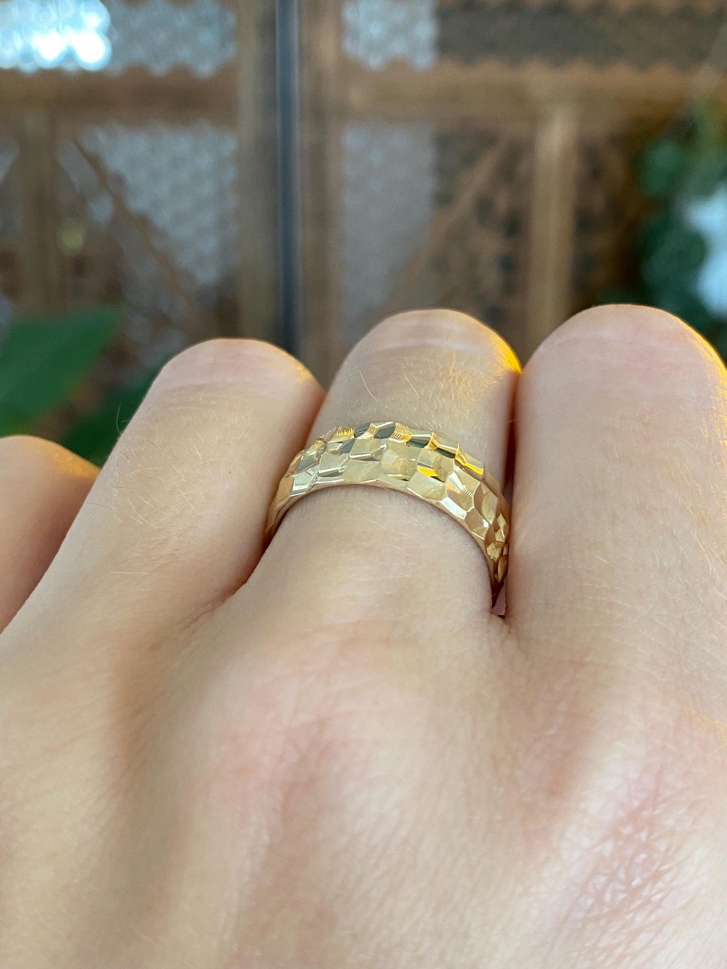 Vintage Solid 14k Yellow Gold Diamond Cut Ring Band - Size 7.25