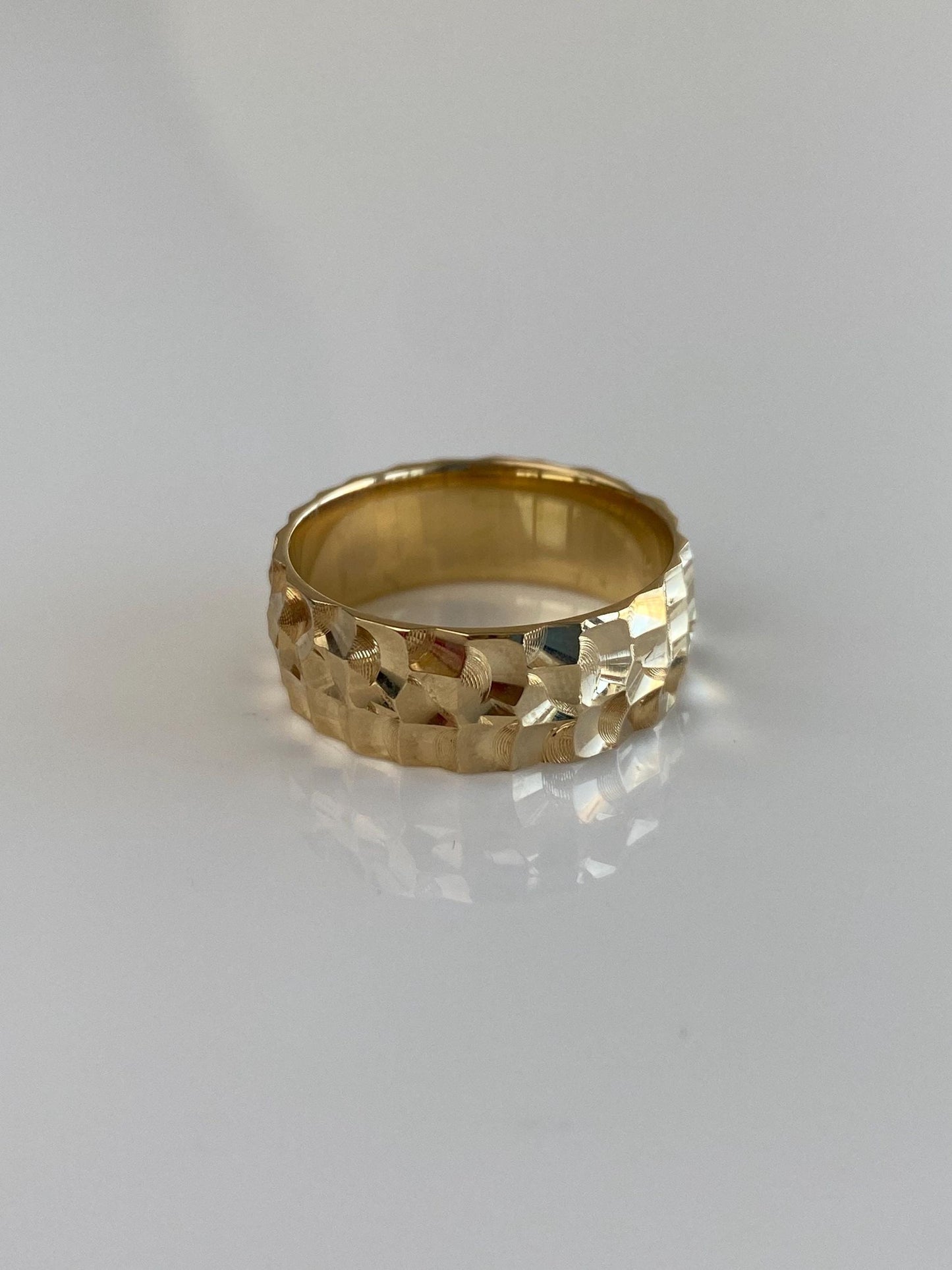 Vintage Solid 14k Yellow Gold Diamond Cut Ring Band - Size 7.25