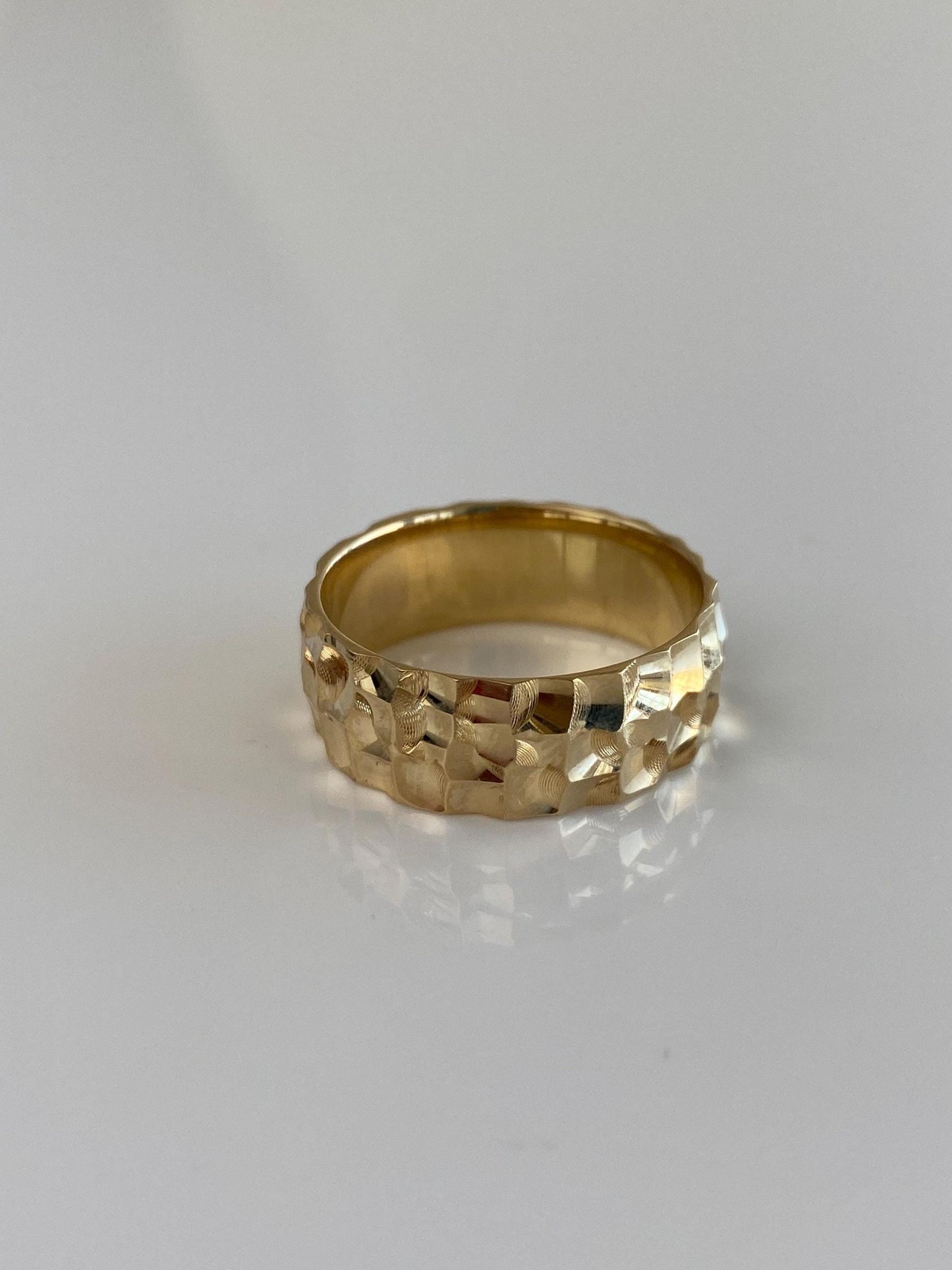 Vintage Solid 14k Yellow Gold Diamond Cut Ring Band - Size 7.25