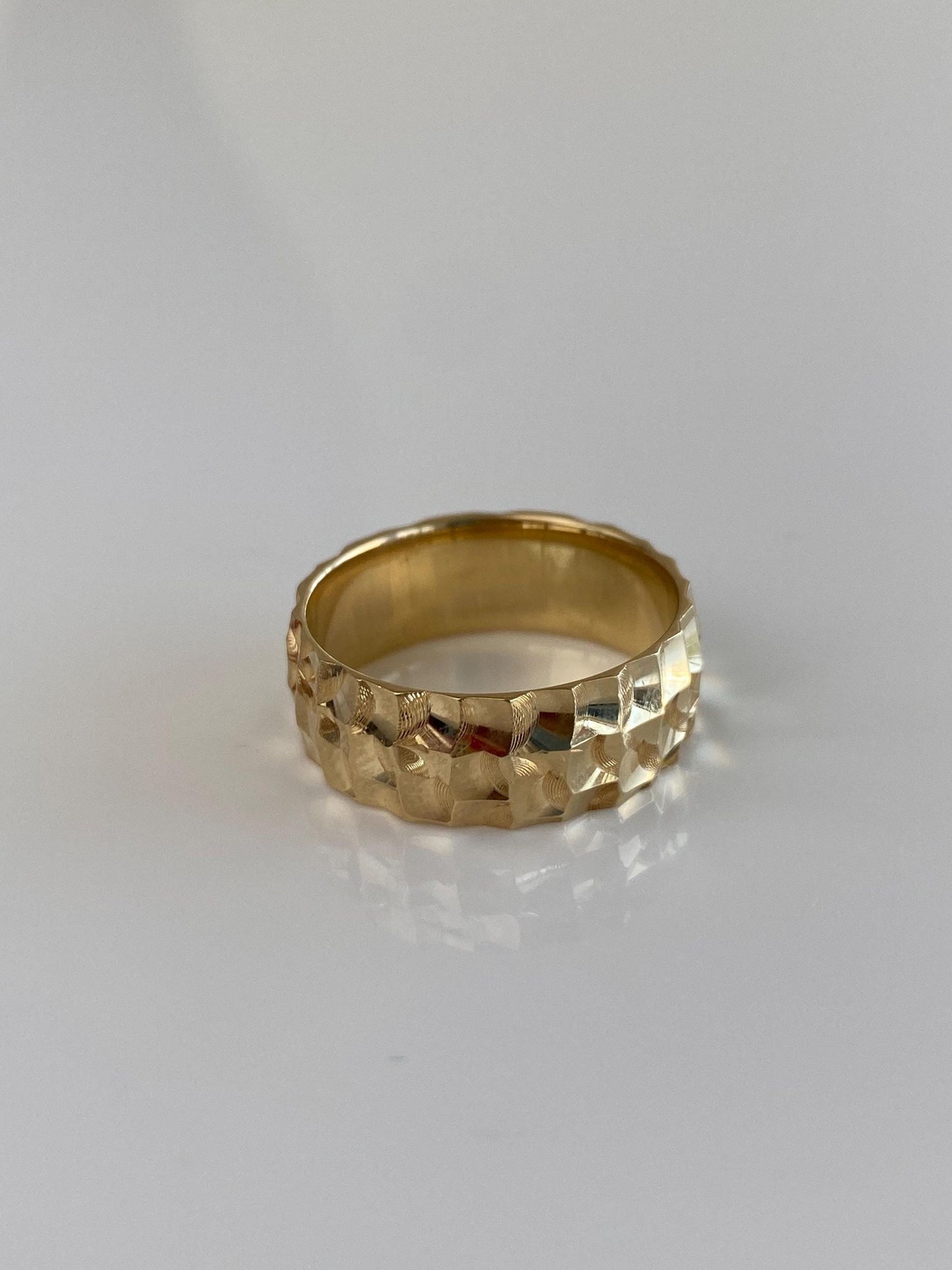 Vintage Solid 14k Yellow Gold Diamond Cut Ring Band - Size 7.25