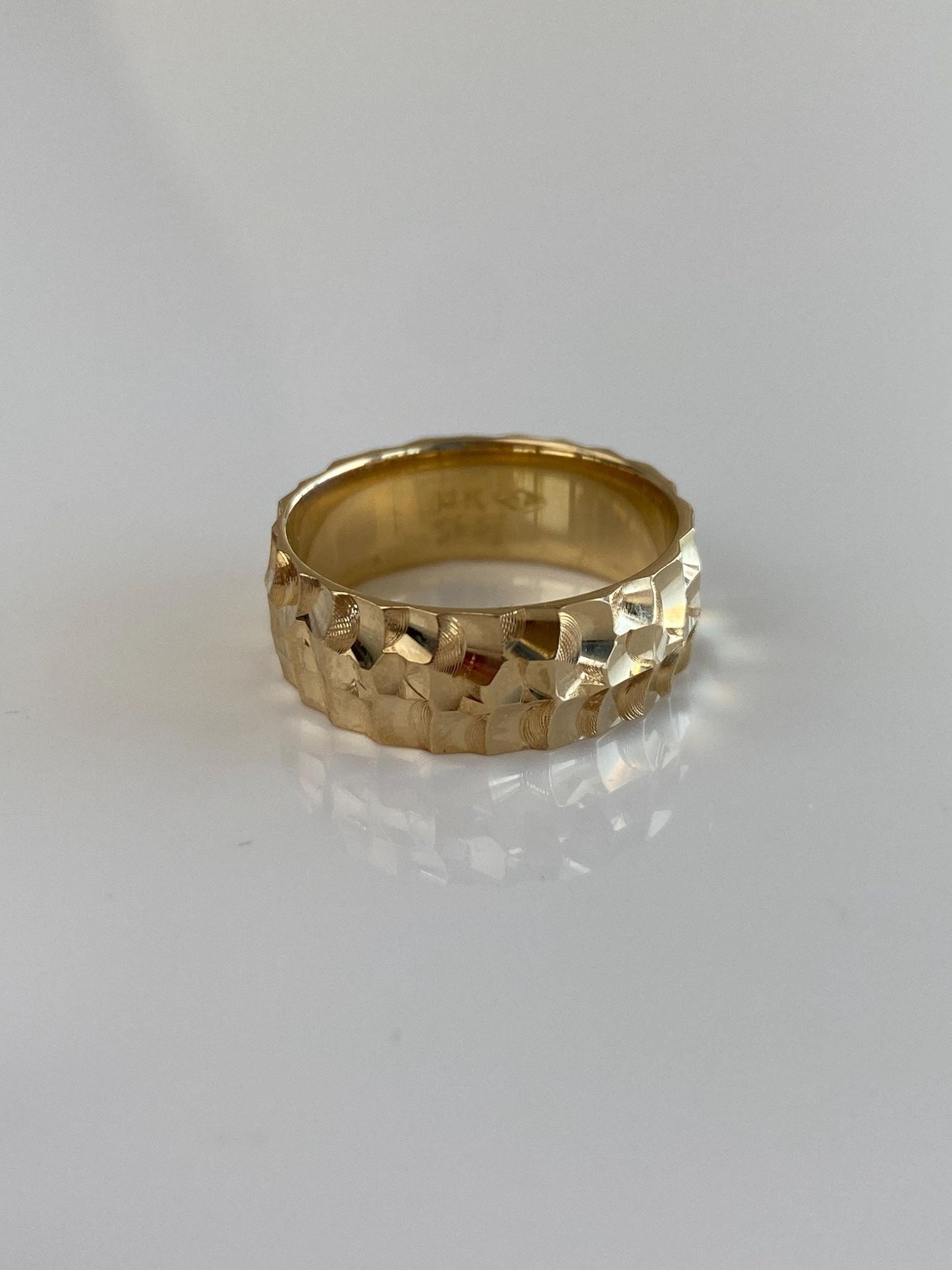 Vintage Solid 14k Yellow Gold Diamond Cut Ring Band - Size 7.25