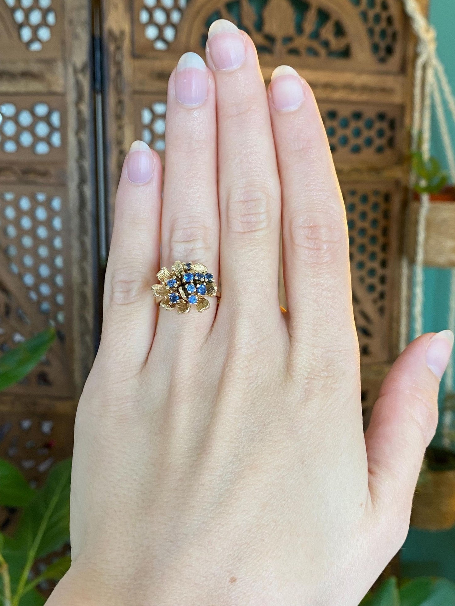 Vintage Solid 14k Yellow Gold Dusty Blue Sapphire Cluster Flower Ring - Size 5.5