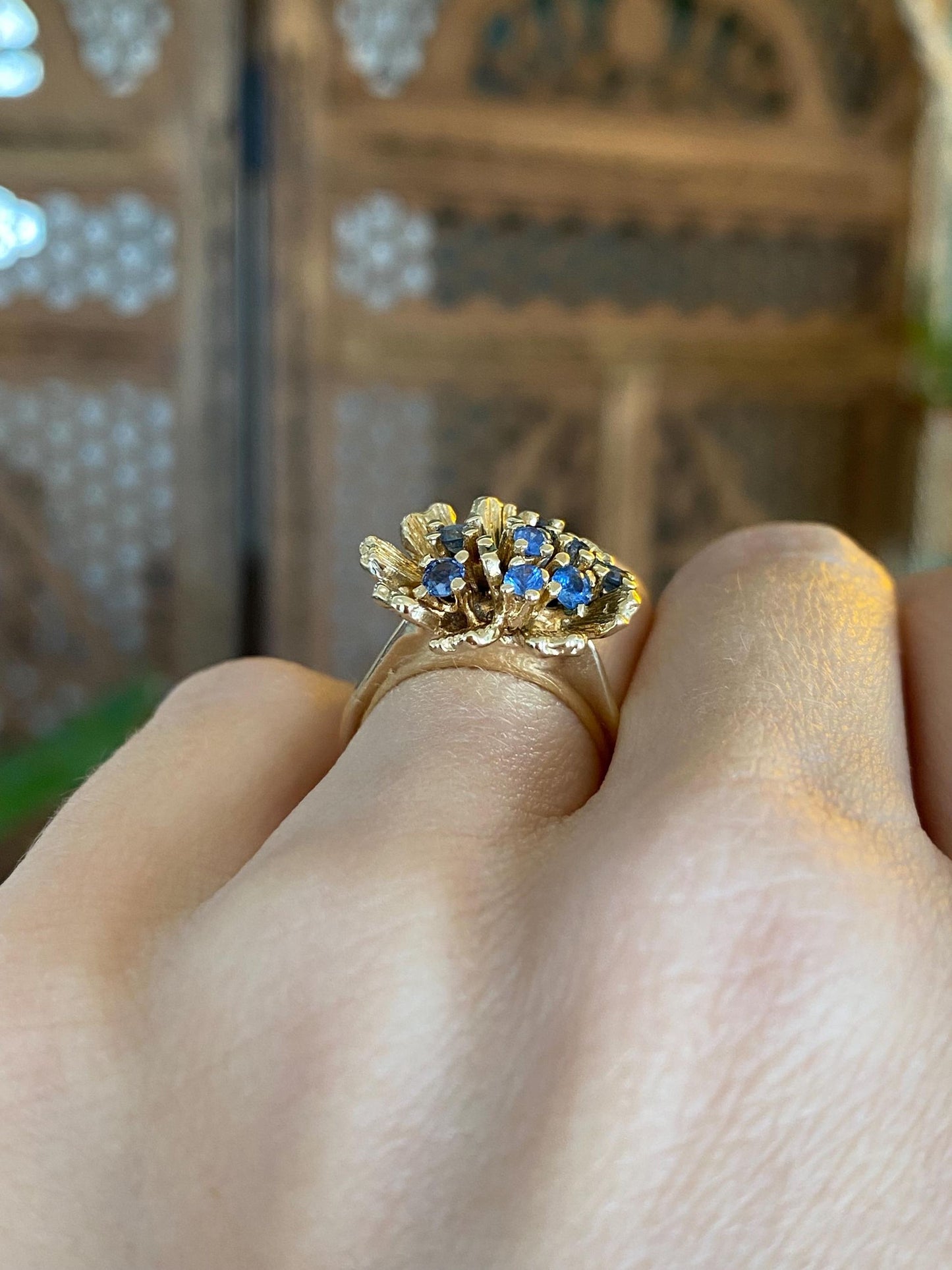 Vintage Solid 14k Yellow Gold Dusty Blue Sapphire Cluster Flower Ring - Size 5.5