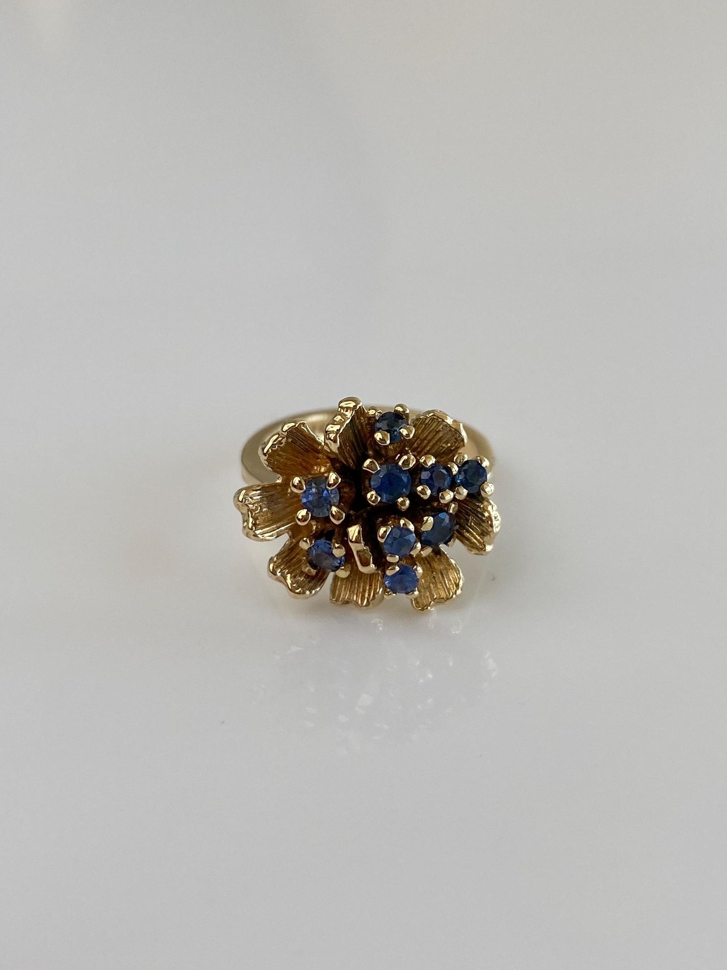 Vintage Solid 14k Yellow Gold Dusty Blue Sapphire Cluster Flower Ring - Size 5.5