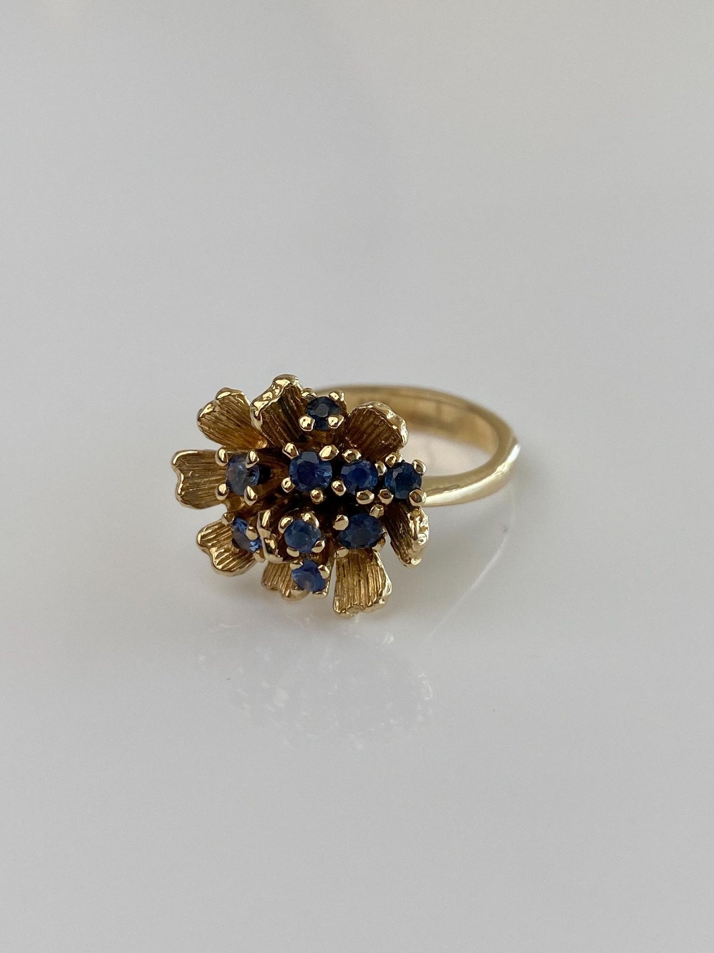 Vintage Solid 14k Yellow Gold Dusty Blue Sapphire Cluster Flower Ring - Size 5.5
