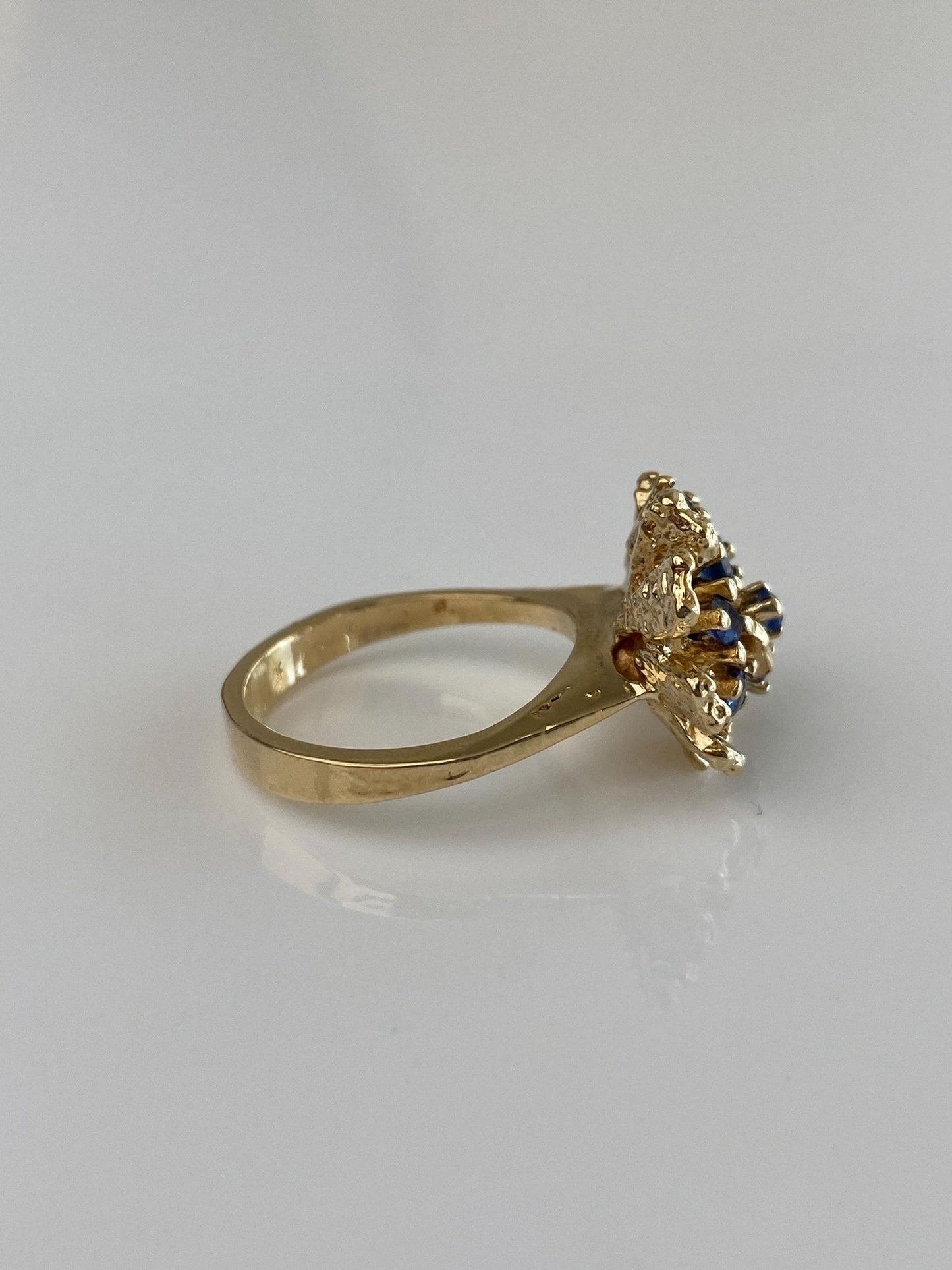 Vintage Solid 14k Yellow Gold Dusty Blue Sapphire Cluster Flower Ring - Size 5.5