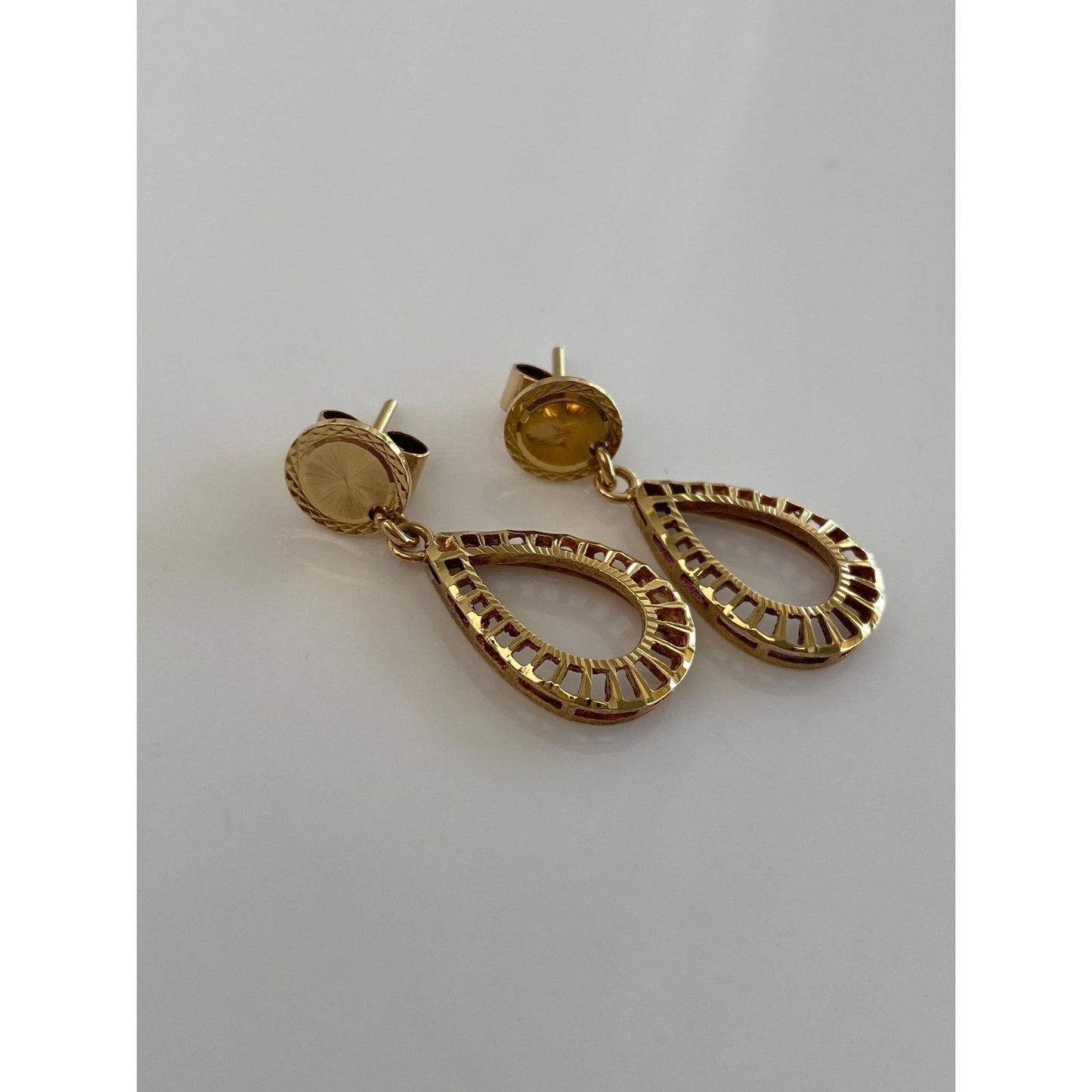 Vintage Solid 18k Yellow Gold Diamond Cut Teardrop Dangle Stud Earrings