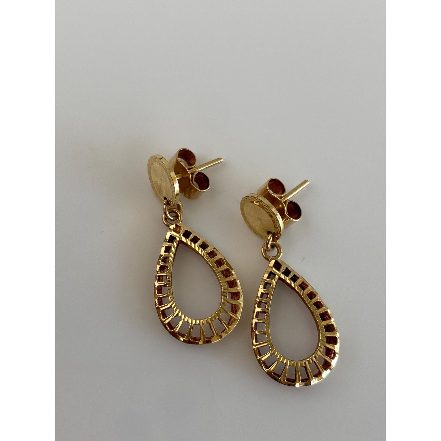 Vintage Solid 18k Yellow Gold Diamond Cut Teardrop Dangle Stud Earrings