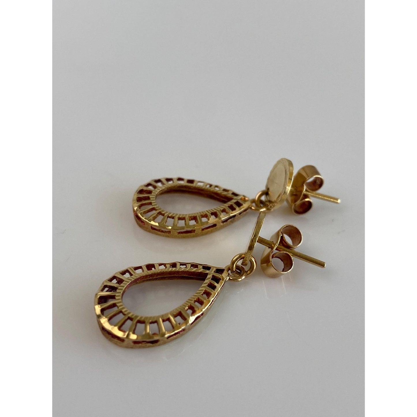 Vintage Solid 18k Yellow Gold Diamond Cut Teardrop Dangle Stud Earrings