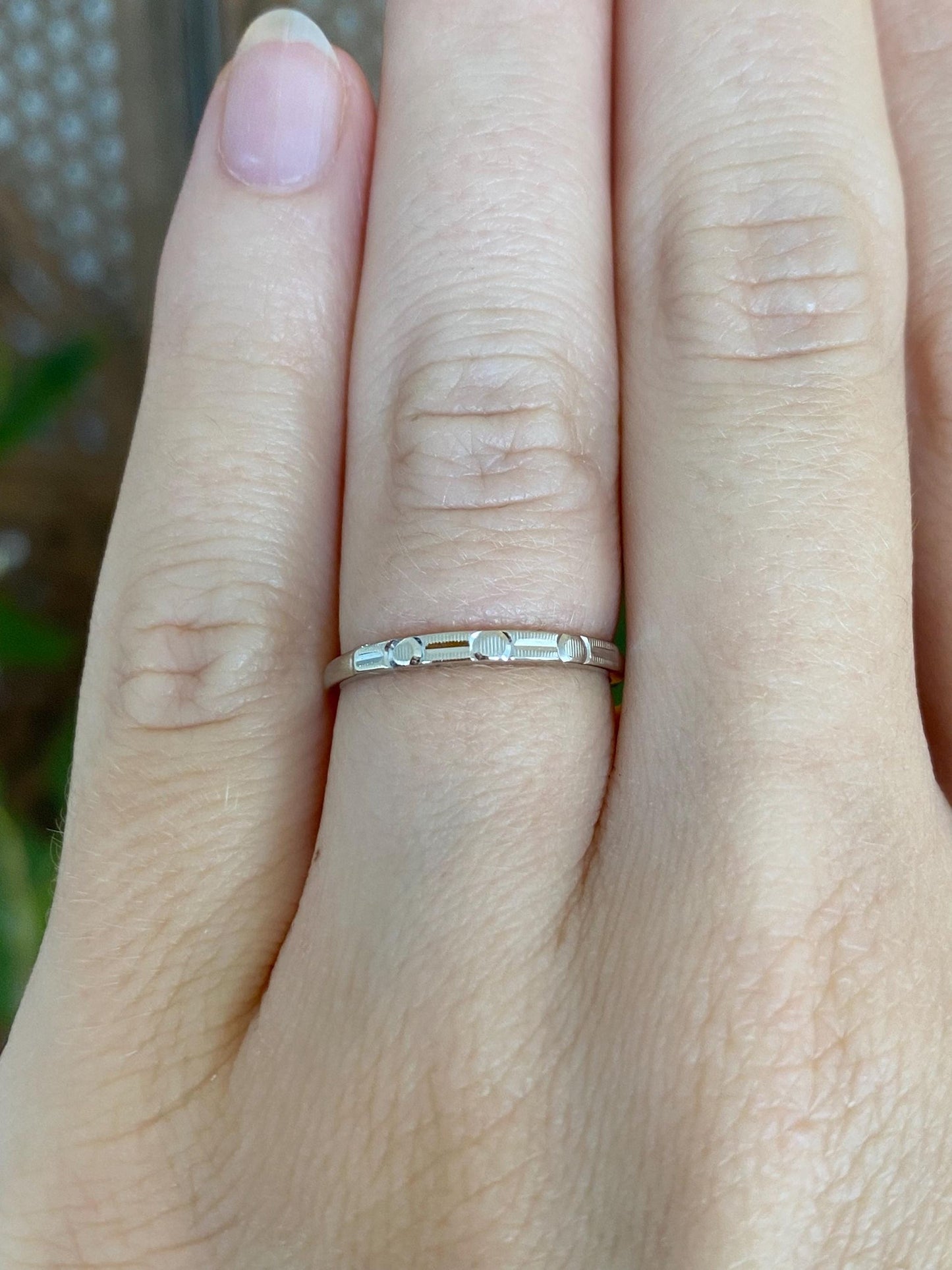 Vintage Solid 14k White Gold Slim Designed Ring Band - Size 5