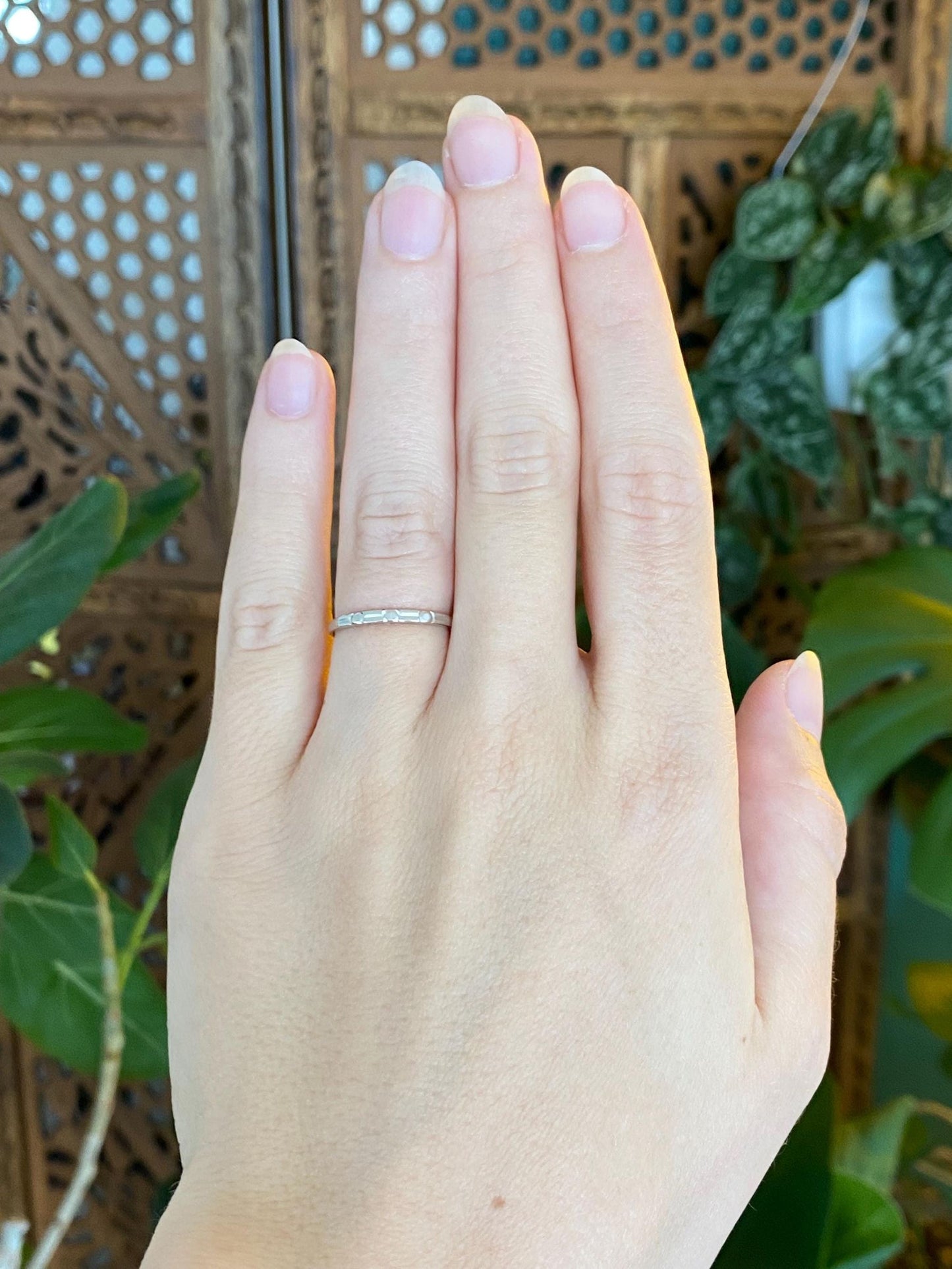 Vintage Solid 14k White Gold Slim Designed Ring Band - Size 5