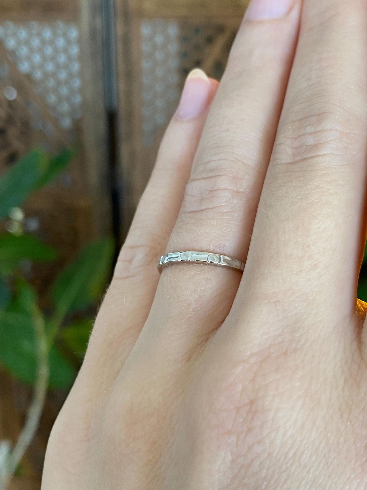 Vintage Solid 14k White Gold Slim Designed Ring Band - Size 5