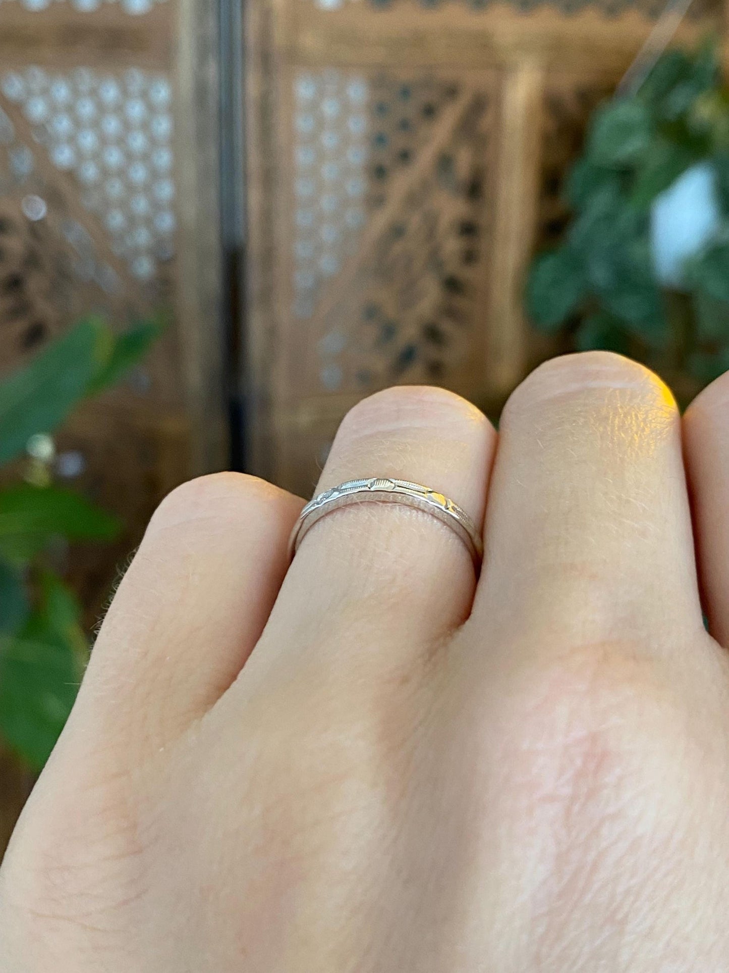 Vintage Solid 14k White Gold Slim Designed Ring Band - Size 5