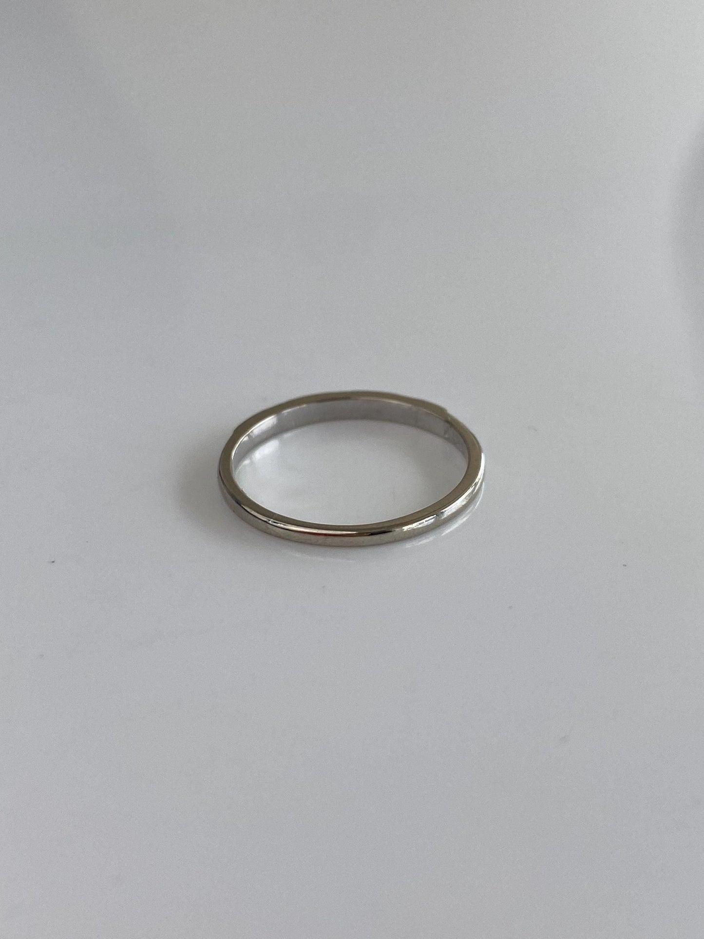 Vintage Solid 14k White Gold Slim Designed Ring Band - Size 5