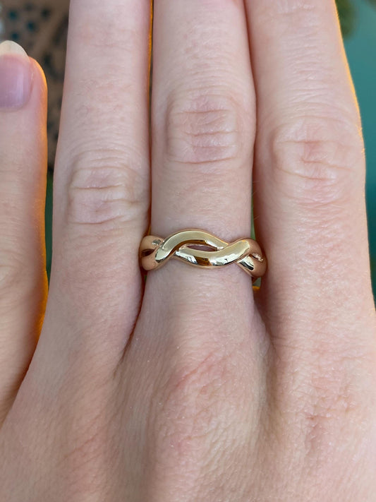 Vintage Solid 14k Yellow Gold Twist Ring - Size 7.5