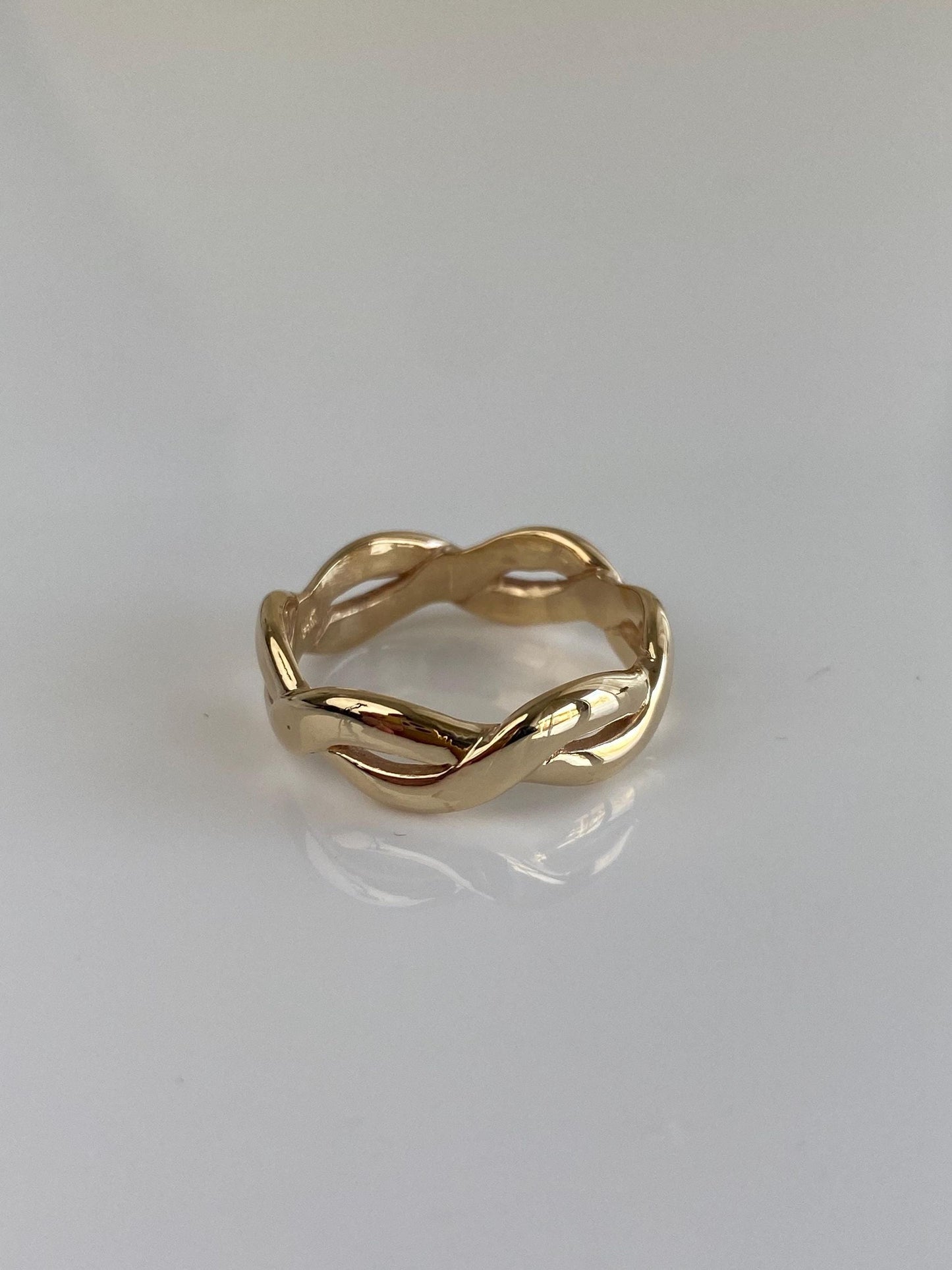 Vintage Solid 14k Yellow Gold Twist Ring - Size 7.5