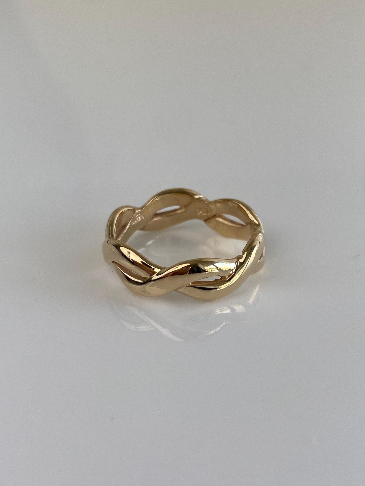 Vintage Solid 14k Yellow Gold Twist Ring - Size 7.5