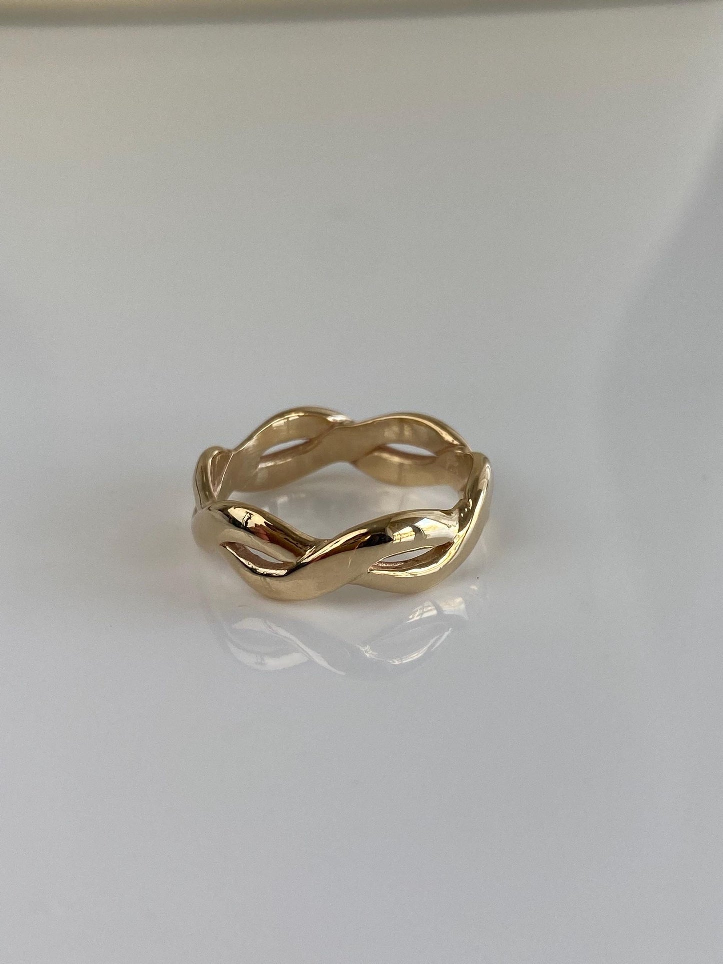 Vintage Solid 14k Yellow Gold Twist Ring - Size 7.5