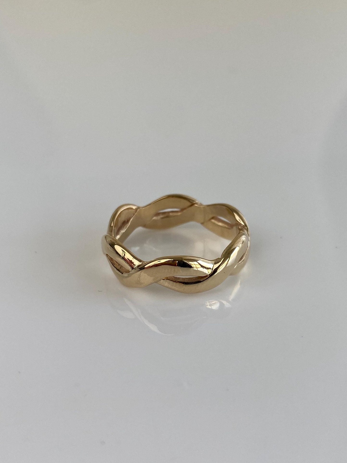 Vintage Solid 14k Yellow Gold Twist Ring - Size 7.5