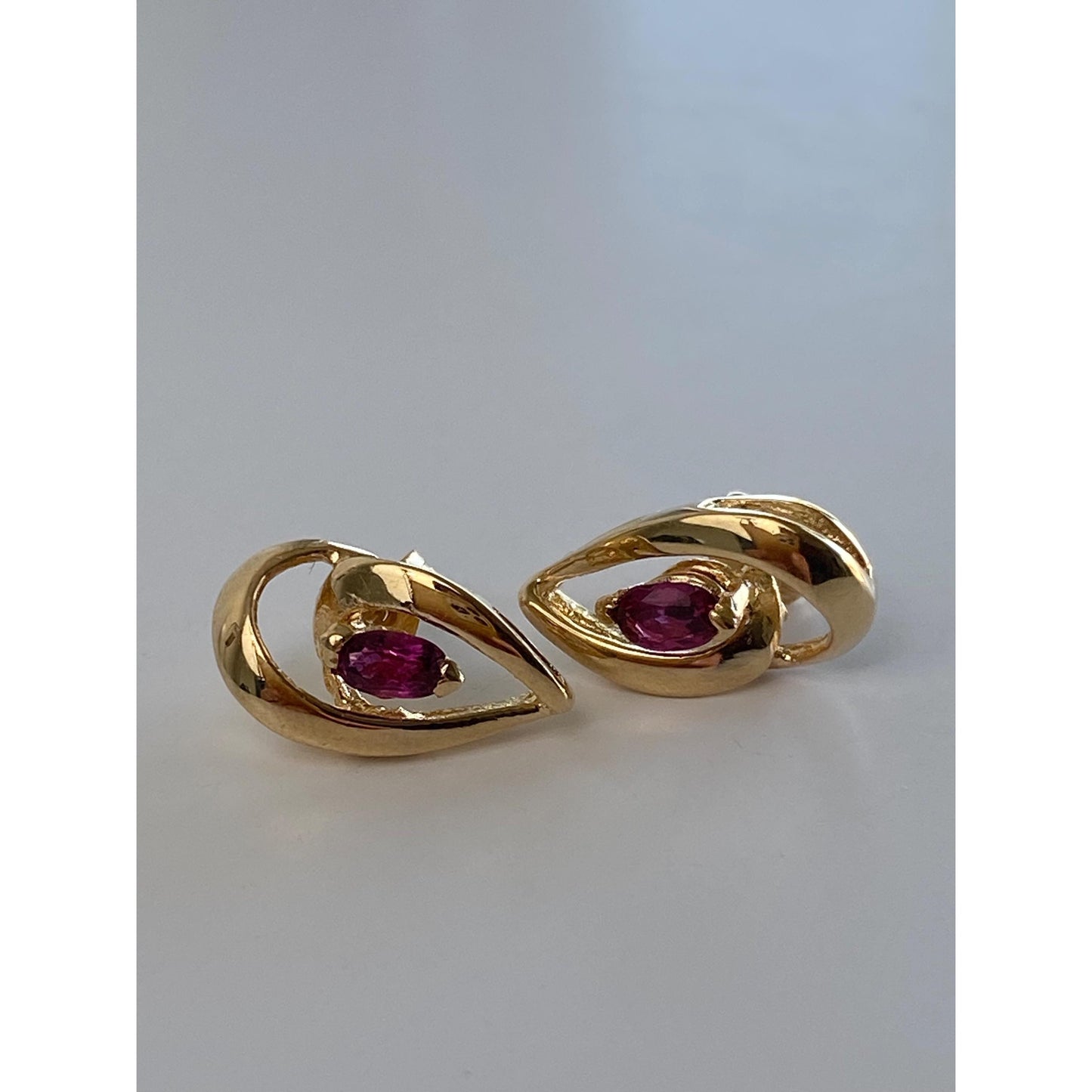 Vintage Solid 14k Yellow Gold Pink Sapphire Teardrop Stud Earrings