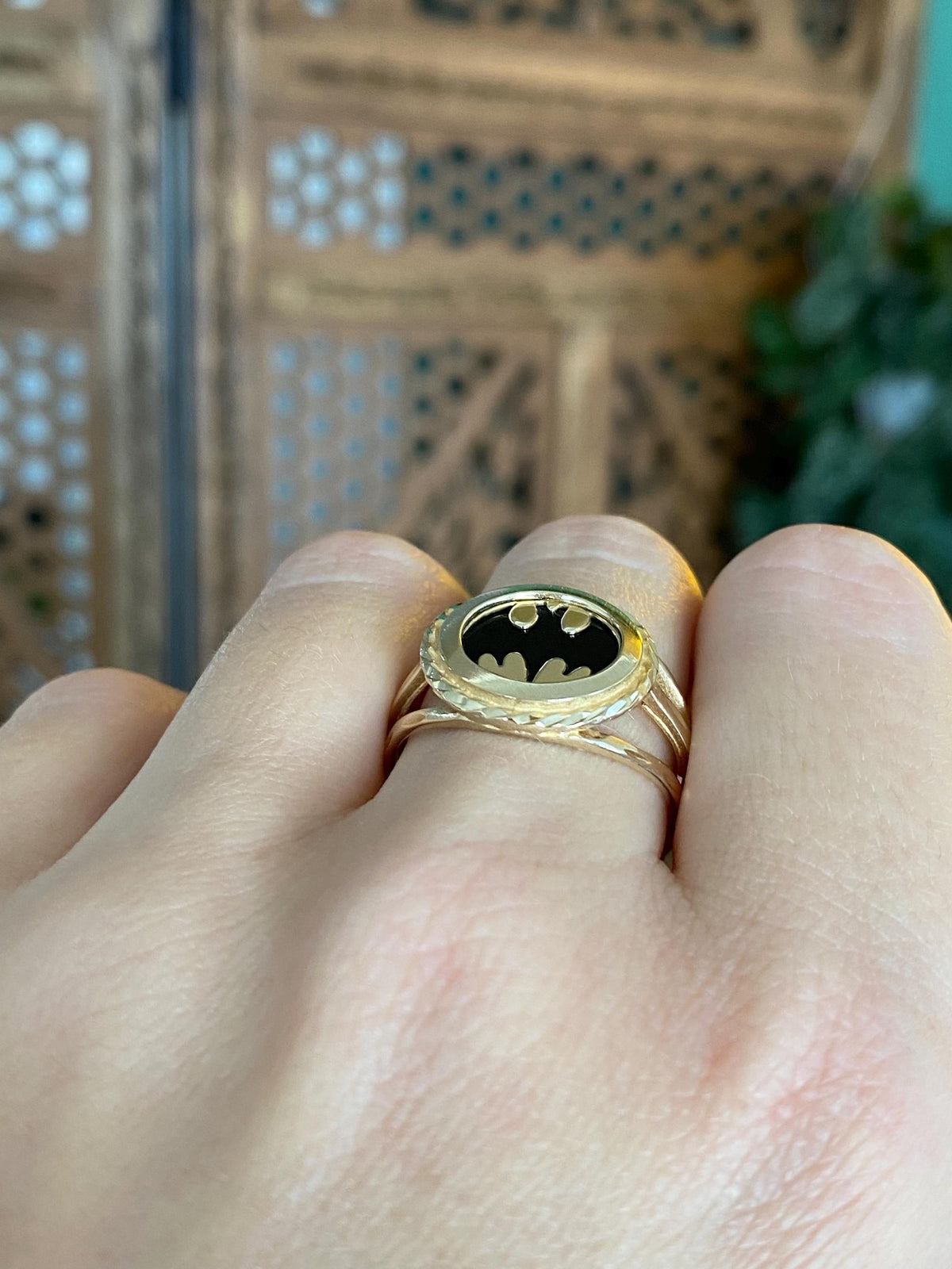 Vintage Solid 14k Yellow Gold Black Onyx Batman Ring - Size 9.5