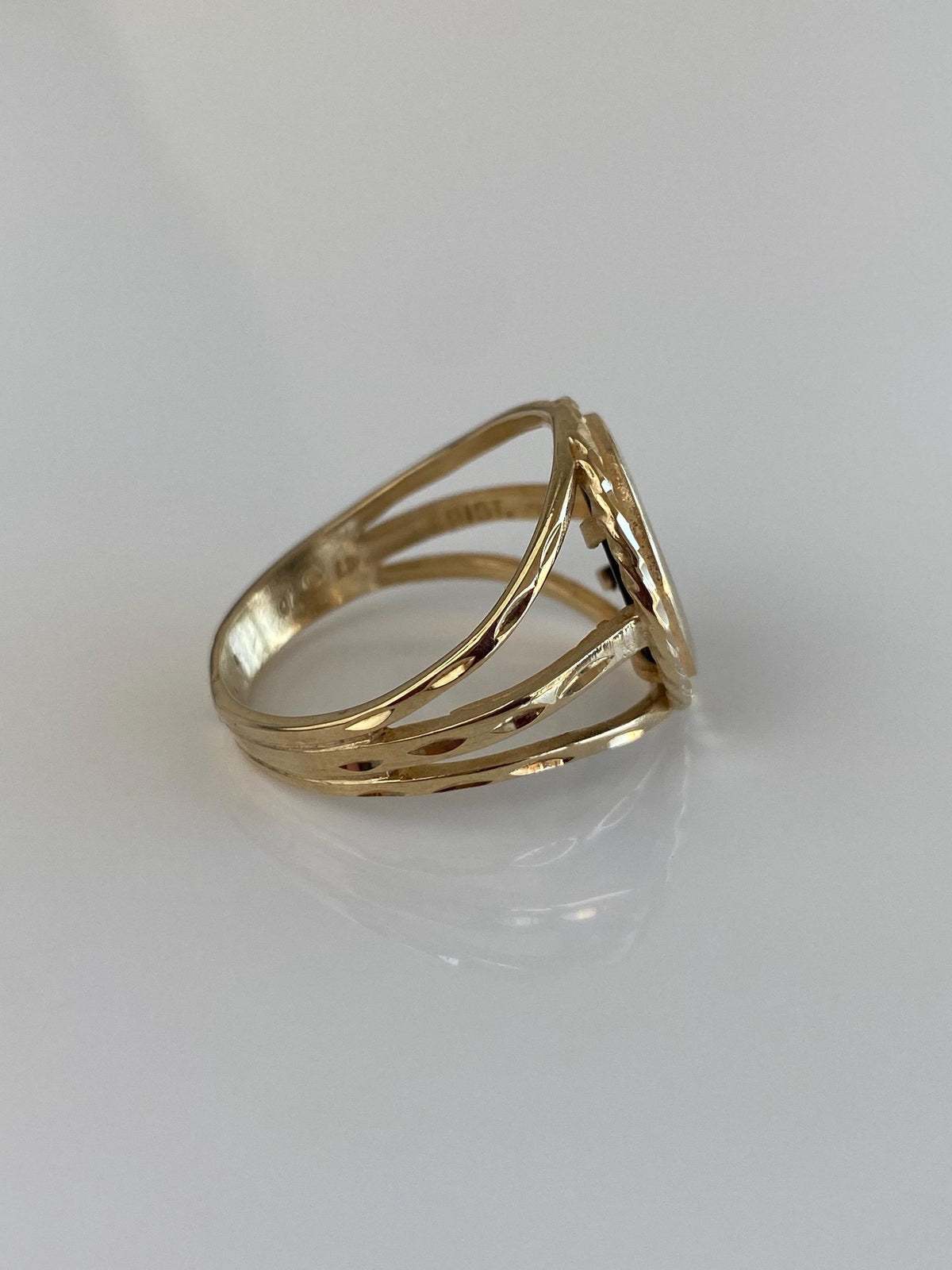 Vintage Solid 14k Yellow Gold Black Onyx Batman Ring - Size 9.5