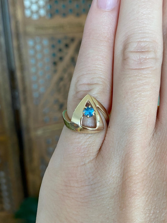 Vintage Solid 14k Yellow Gold Topaz Triangle Open Work Ring - Size 2.75