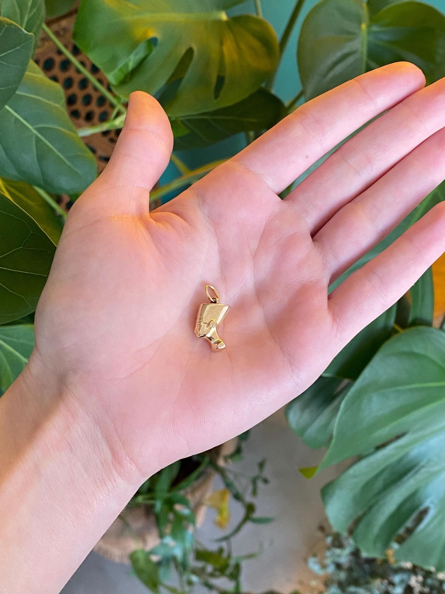 Vintage 18k Yellow Gold Nefretiti Charm
