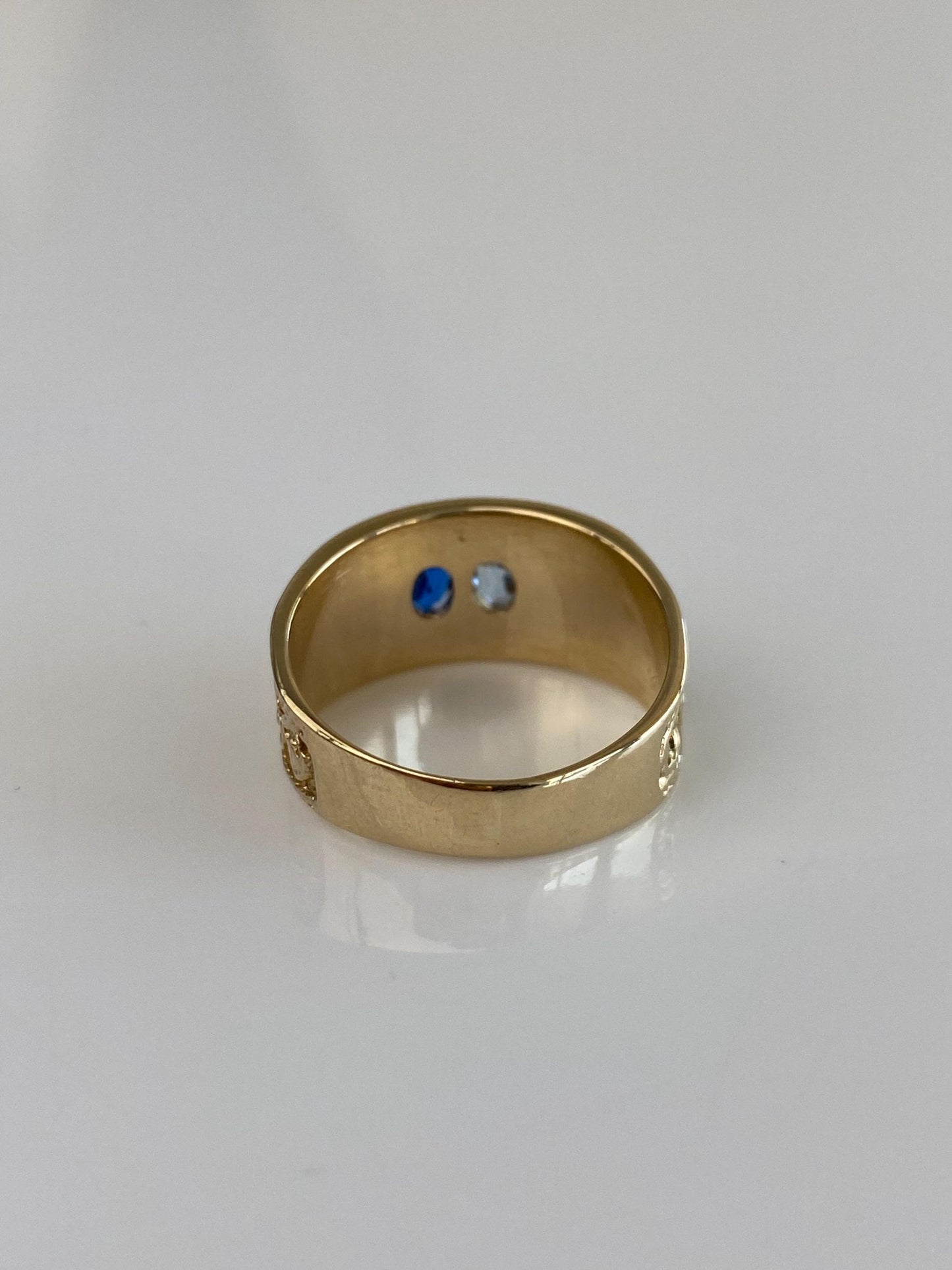Vintage Solid 14k Yellow Gold Light & Dark Blue Spinel Designed Ring Band - Size 7